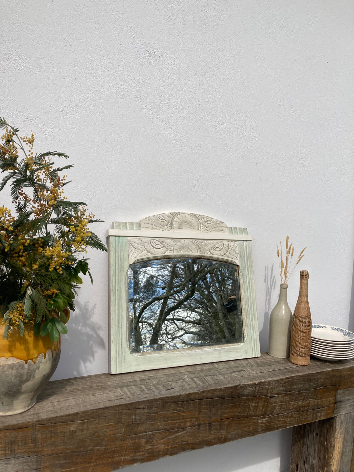 Art Deco mirror in rectangular white carved wood 58x65cm