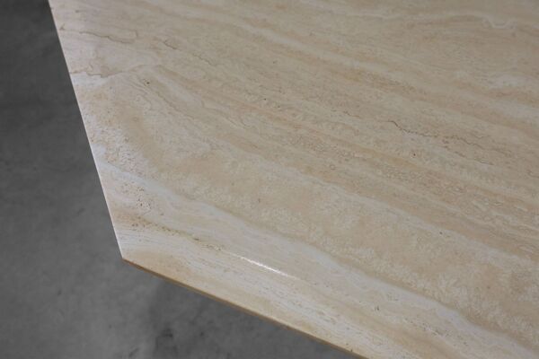 Table à manger octogonale en travertin italienne des années 1980.