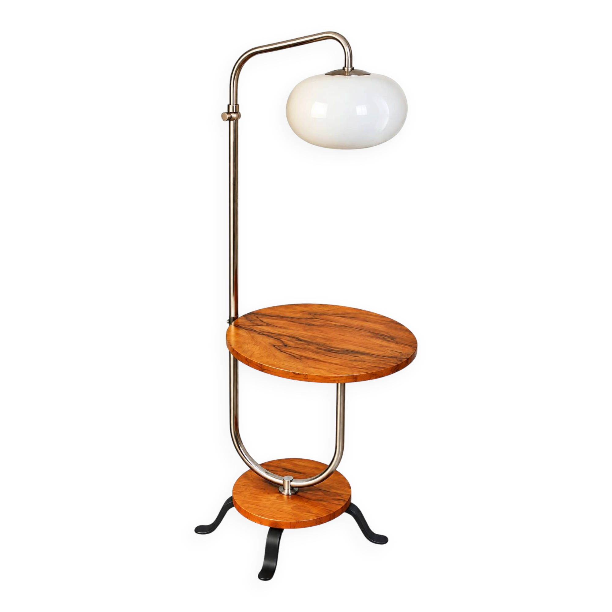 Une lampe sur pied avec une table d'appoint, années 1940.