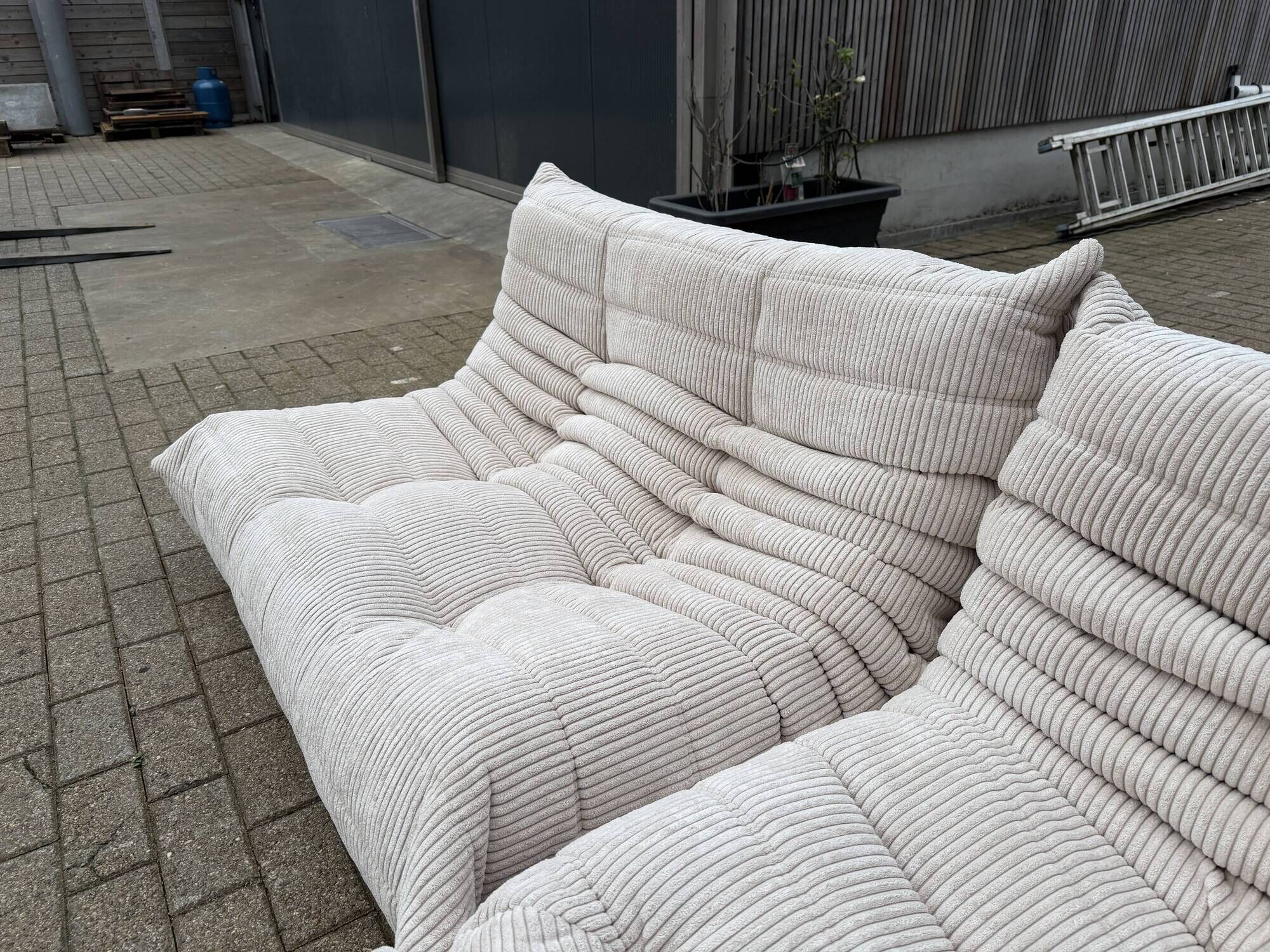 Original ligne roset togo set 3z, 2z + corner beige corduroy in new condition!!