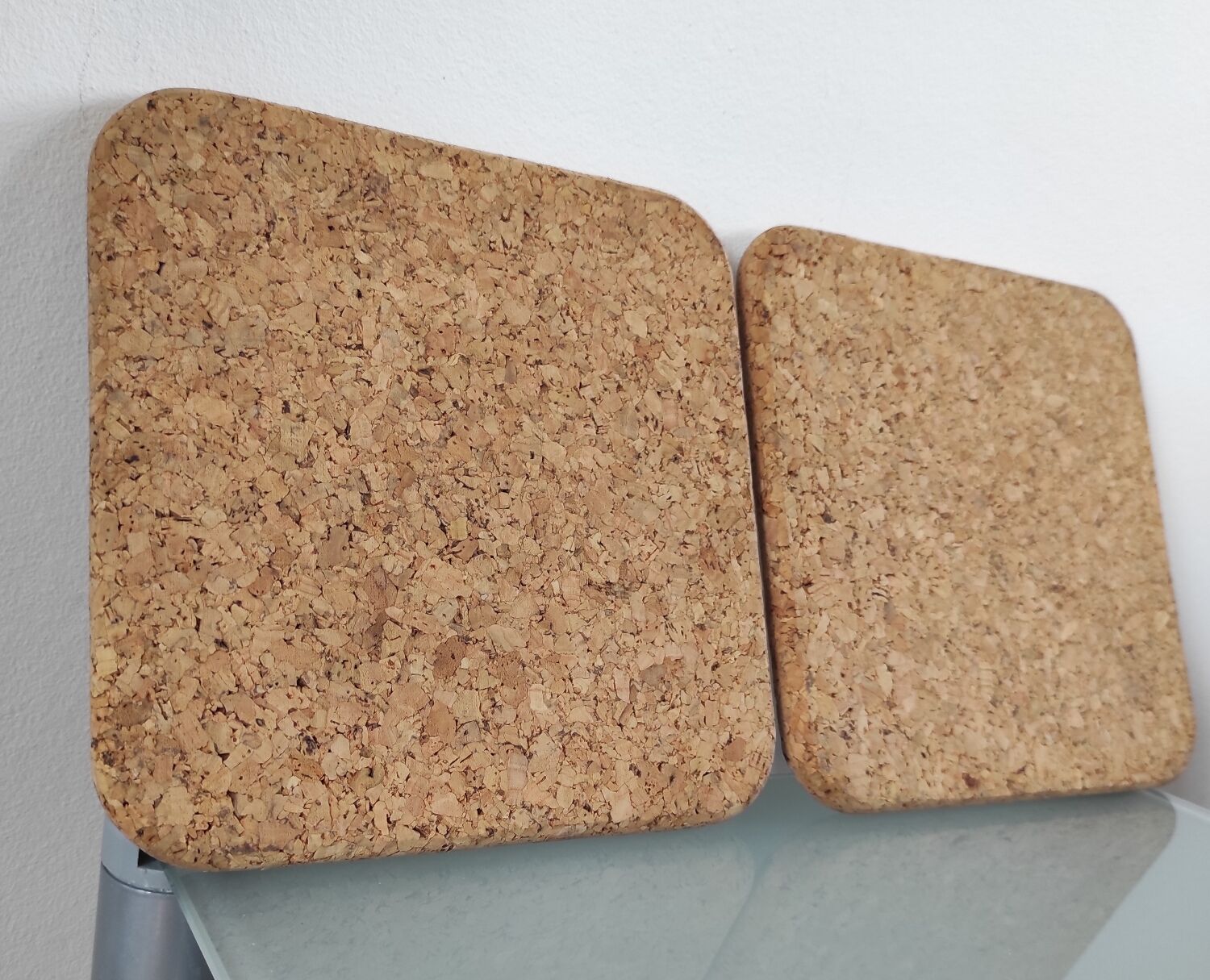 Pair of vintage botanical trivets in ceramic and cork – Yes