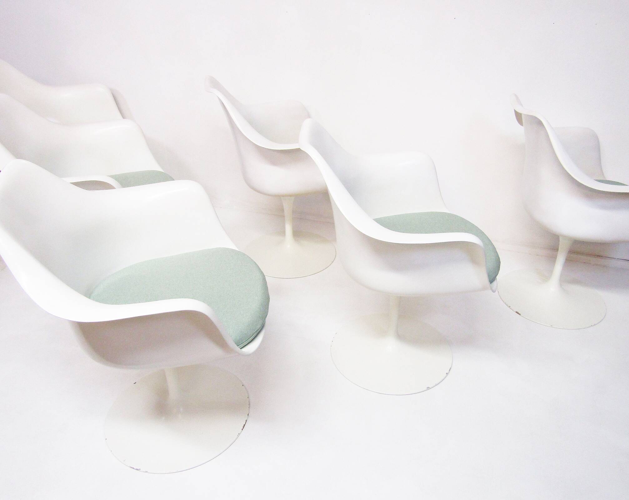 1970s Space-Age Tulip Dining Table & Six Chairs Set by Eero Saarinen for Knoll