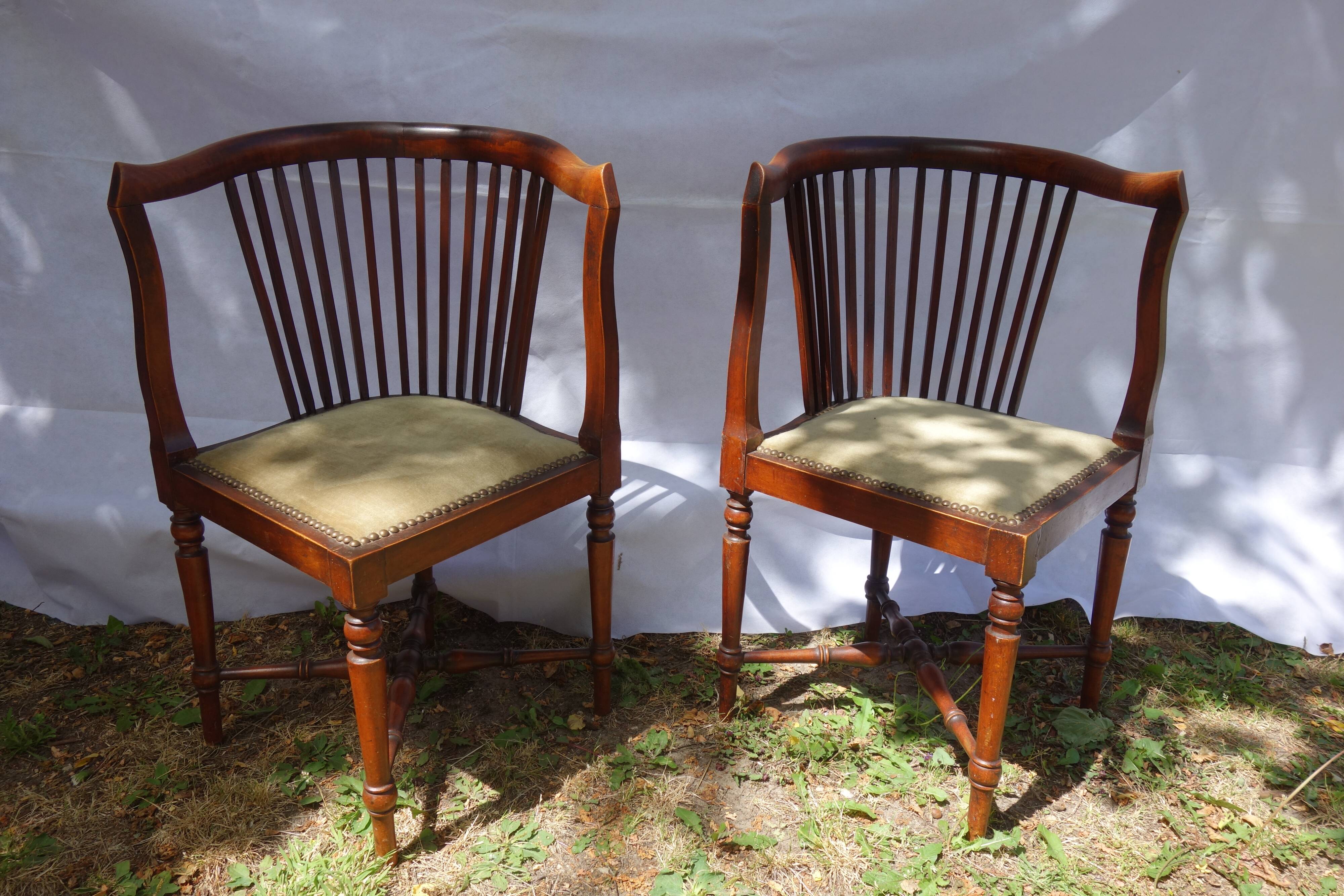 Old seat and 2 armchairs