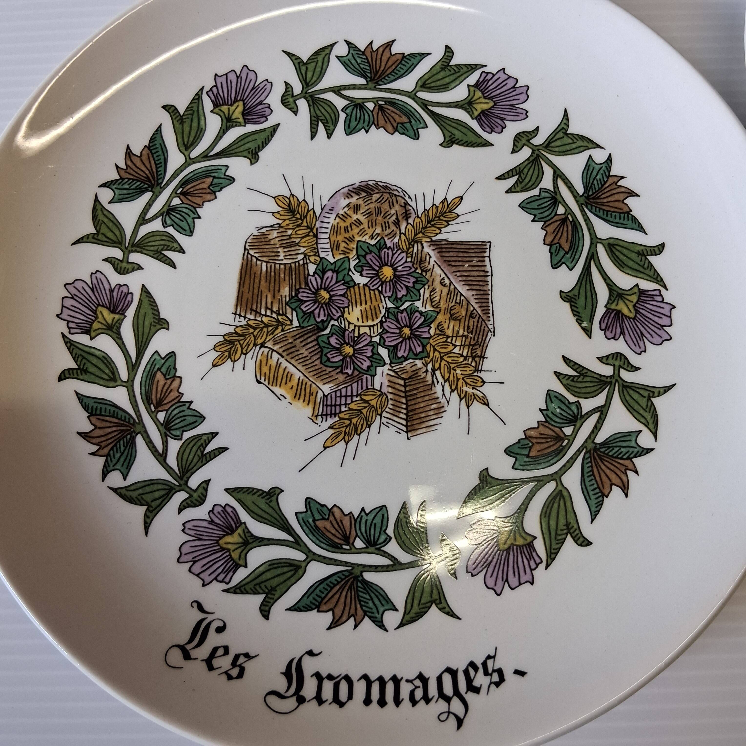 6 cheese plates in earthenware from Gien in good condition.