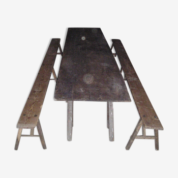 Rustic tray table with 3 trestles and 2 benches, 4 meters long