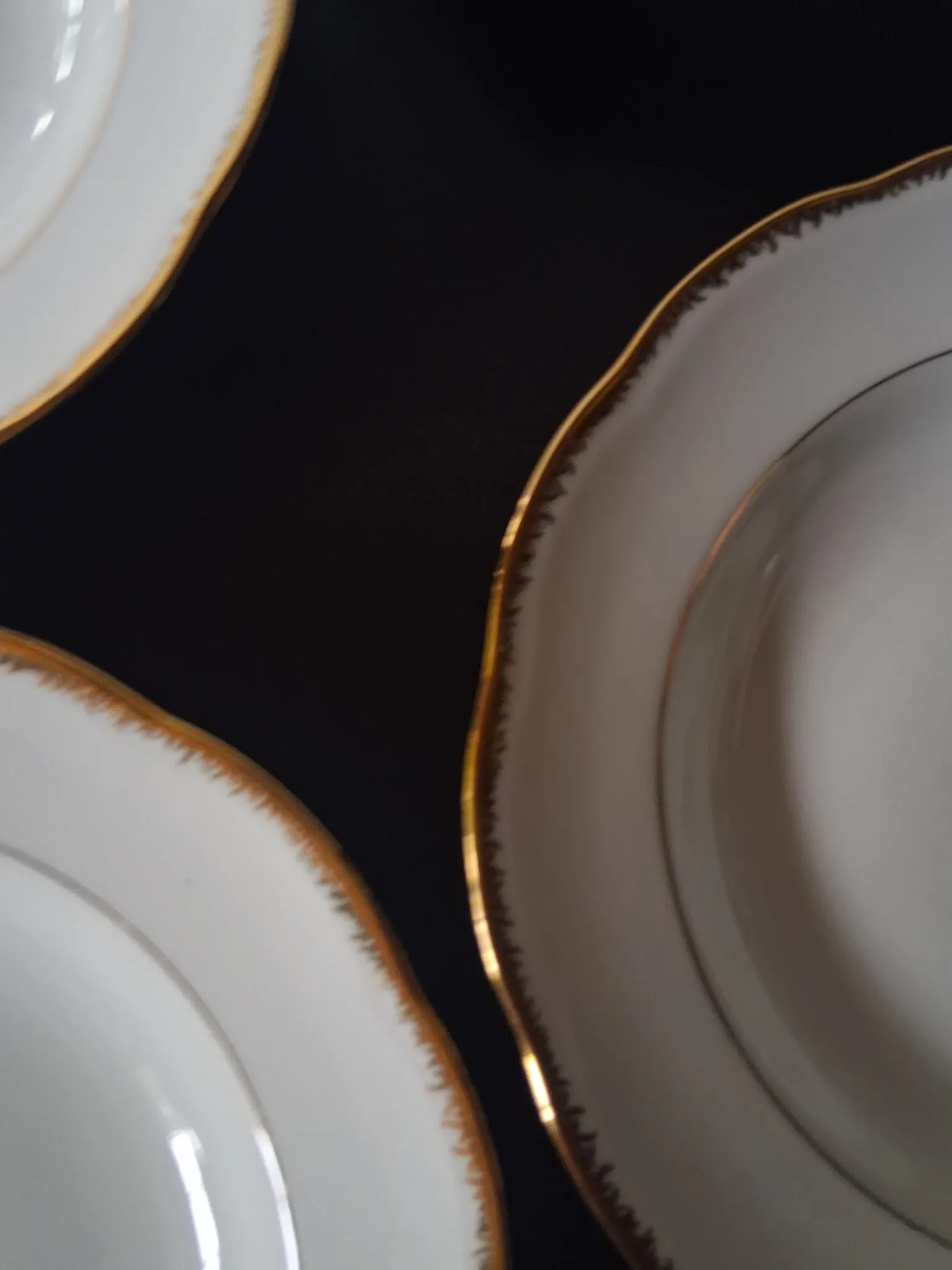 6 deep plates in porcelain from France SEr in very good condition.