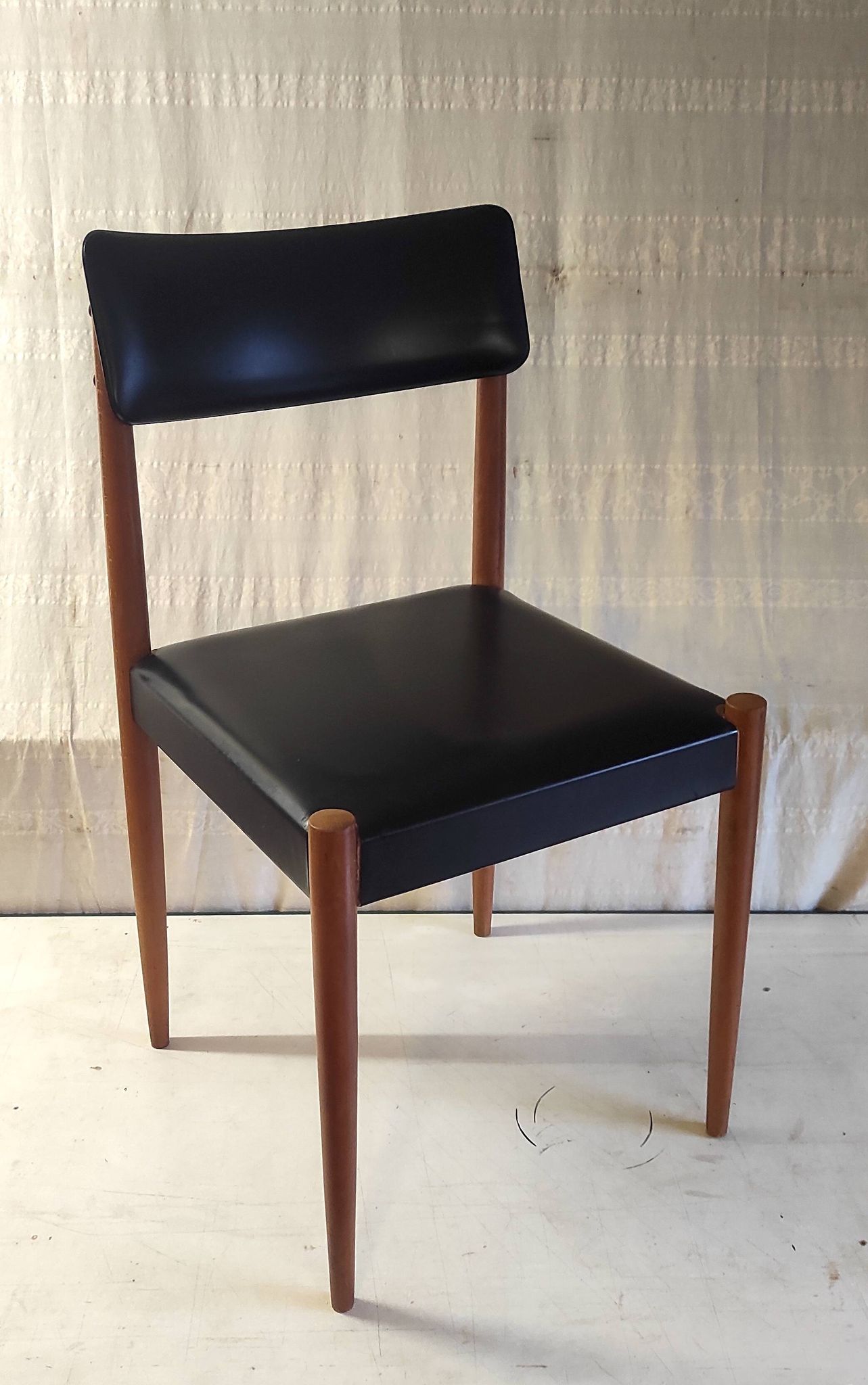 Scandinavian style chair in wood and faux leather - 1960s/70s