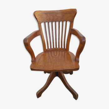 American tilting chair swivelling