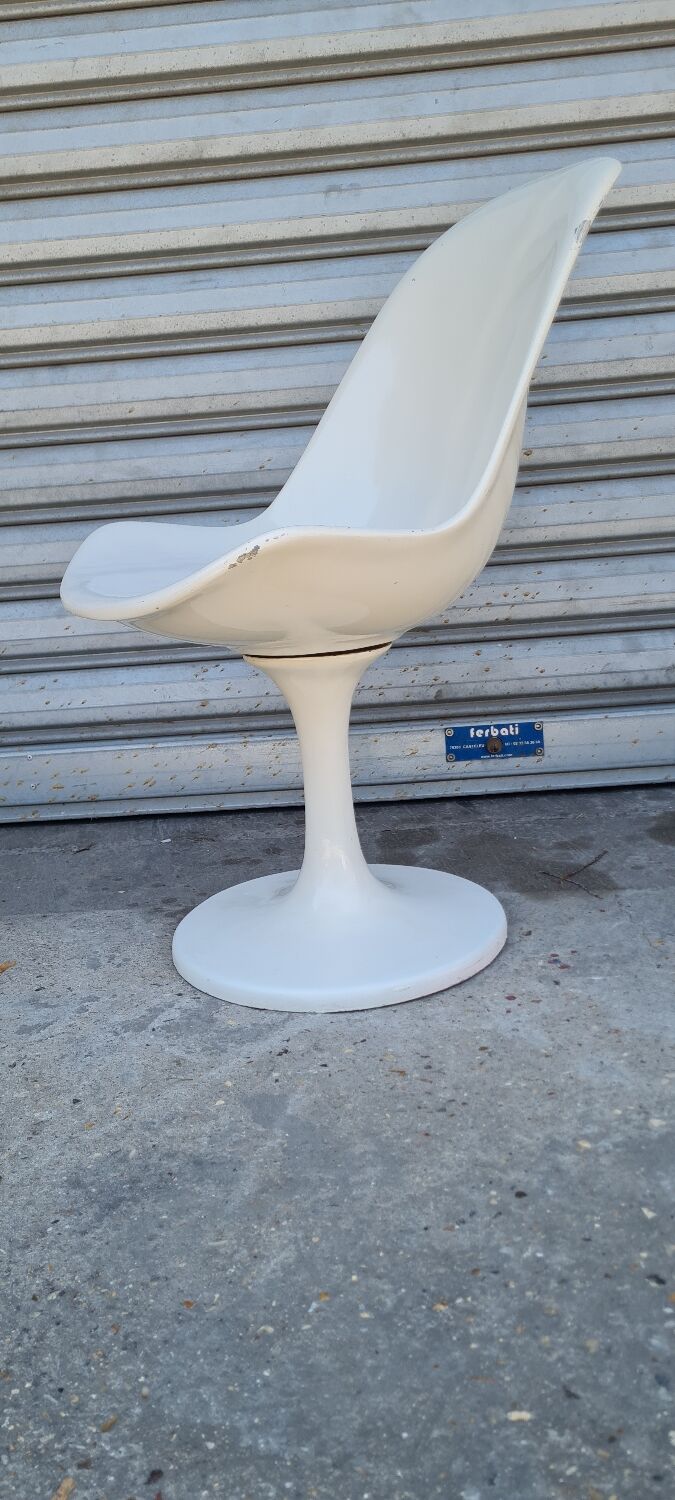 Fiberglass tulip chair 1970