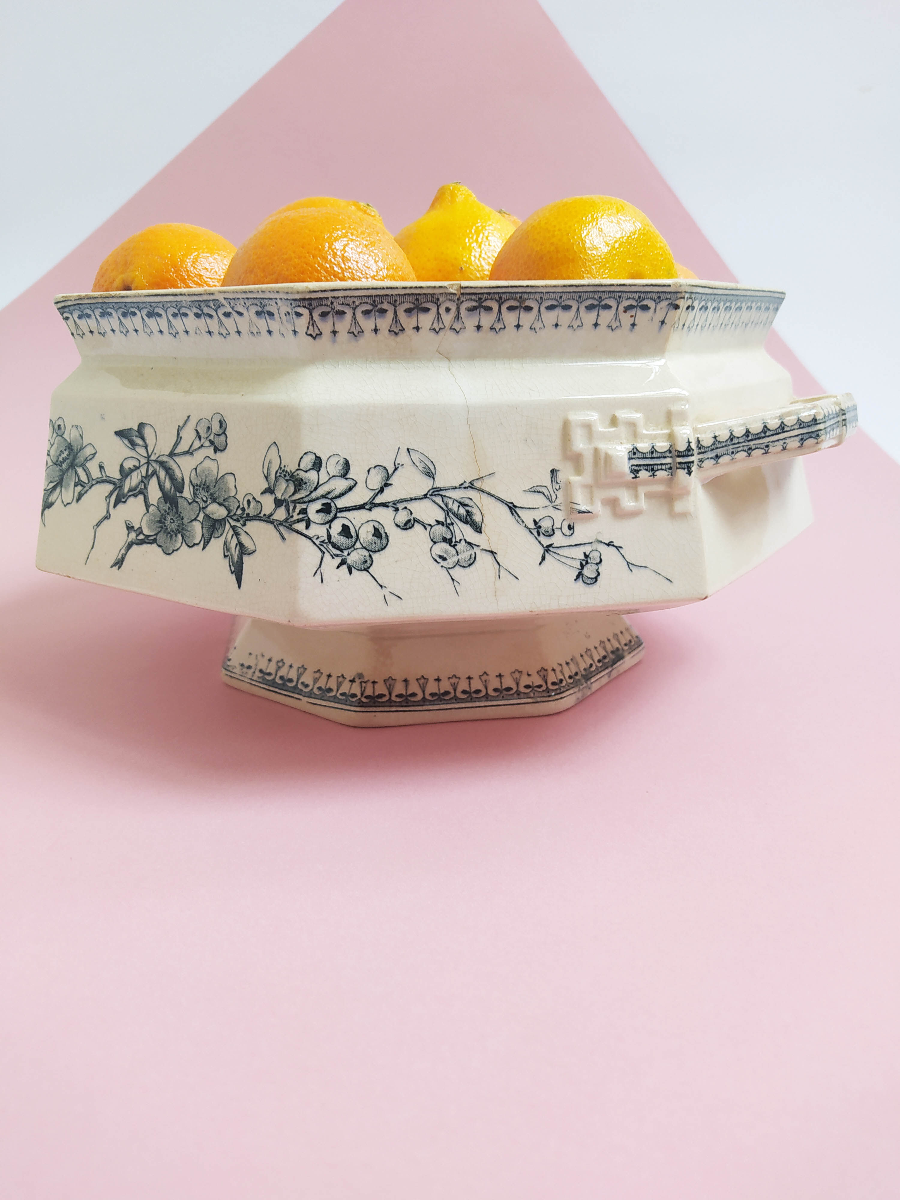 Large cut in the style of iron earth old earthenware (traces of time, see description)