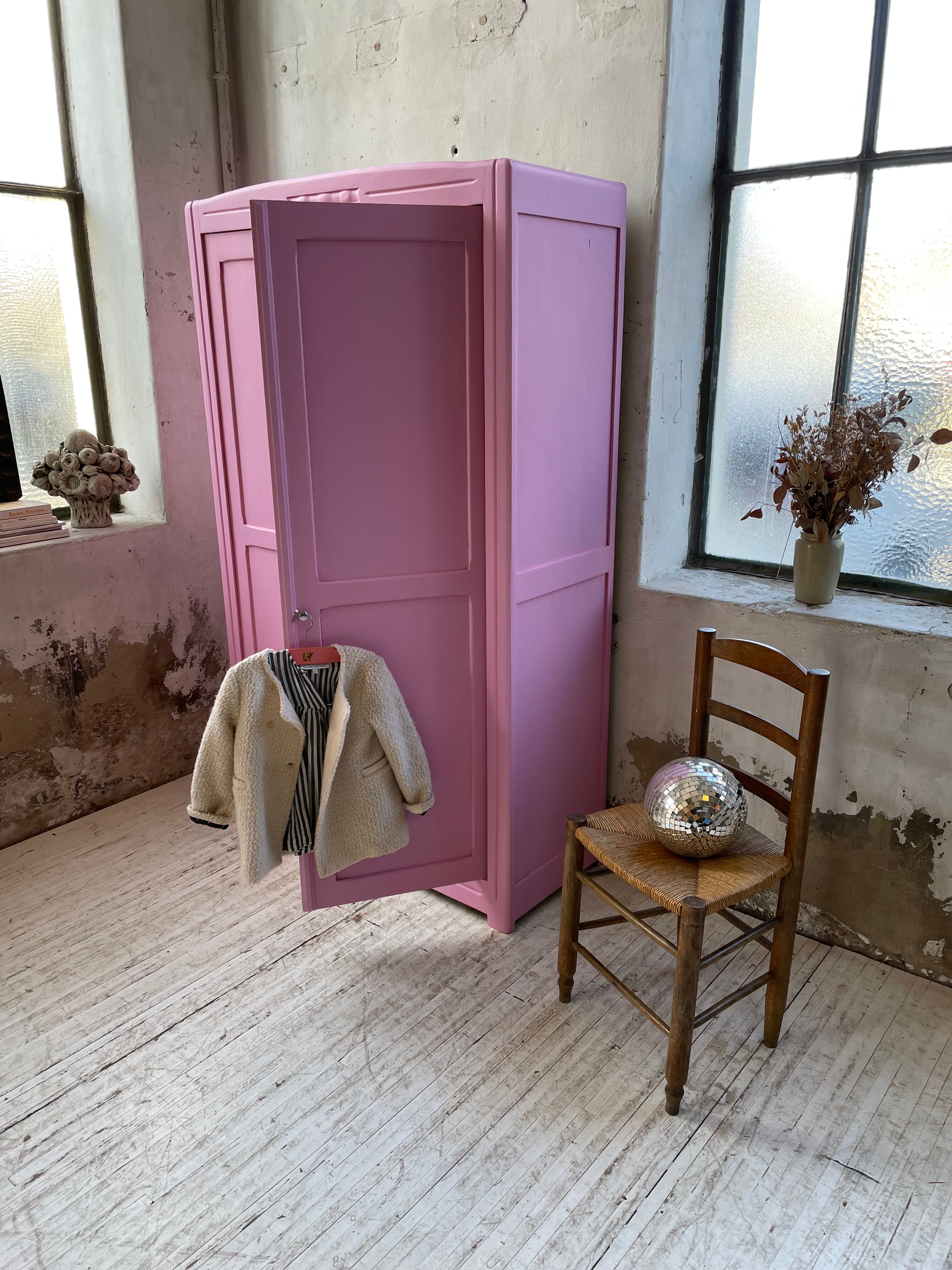 Pink knitted cabinet