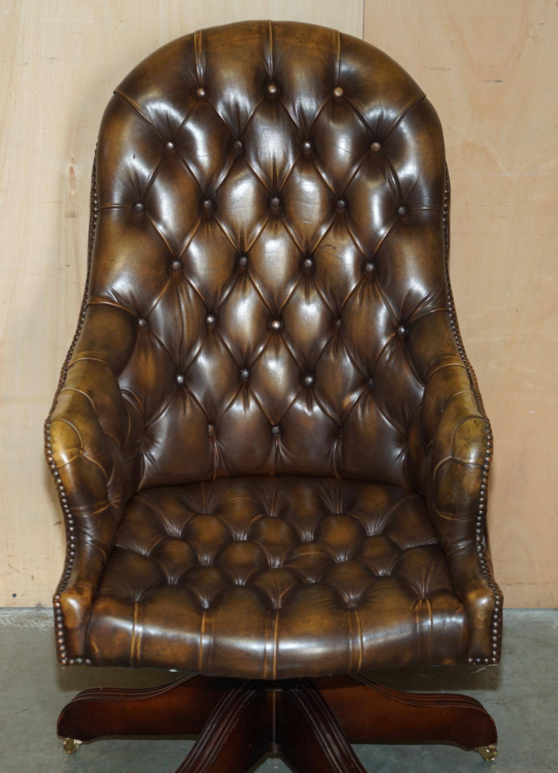 Fauteuil Chesterfield vintage en cuir vieilli