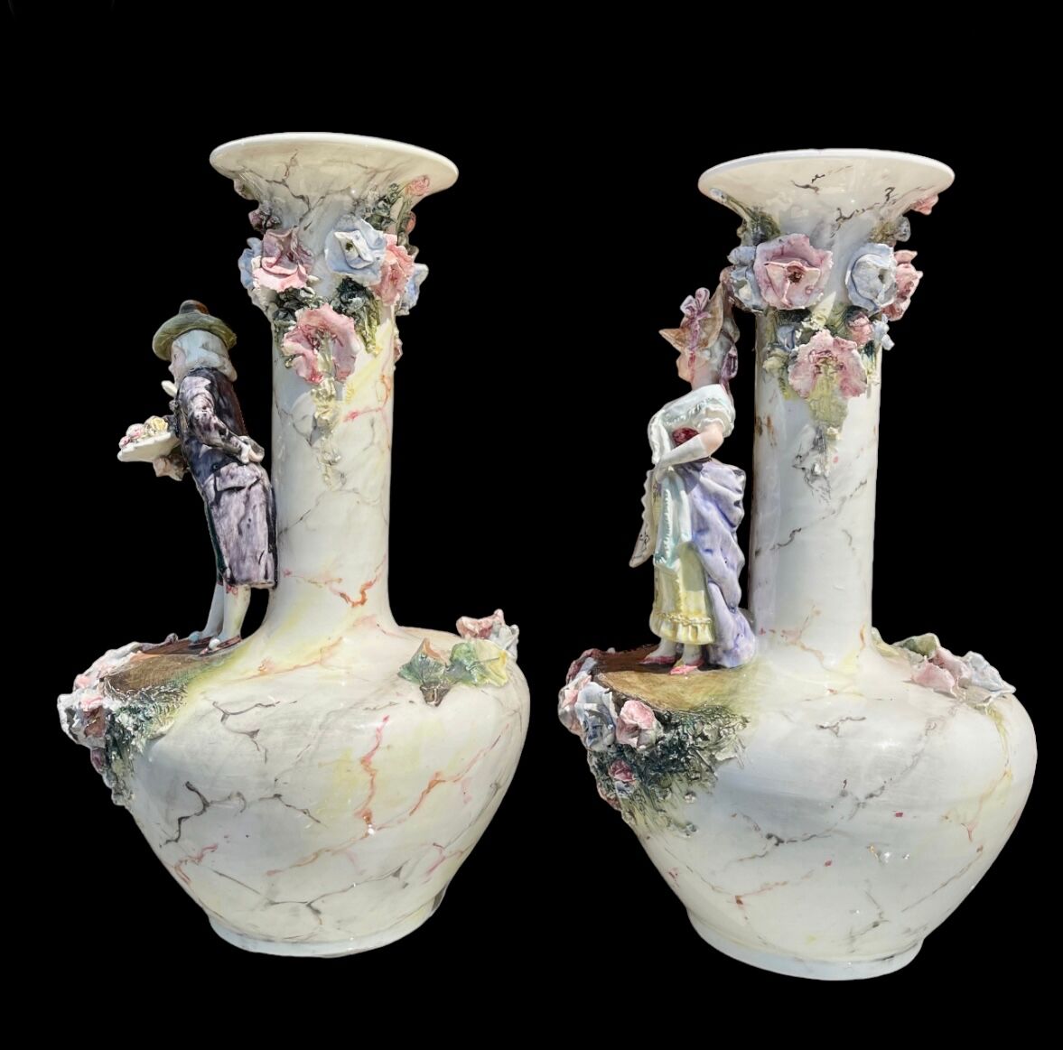 Paire de vases en barbotine