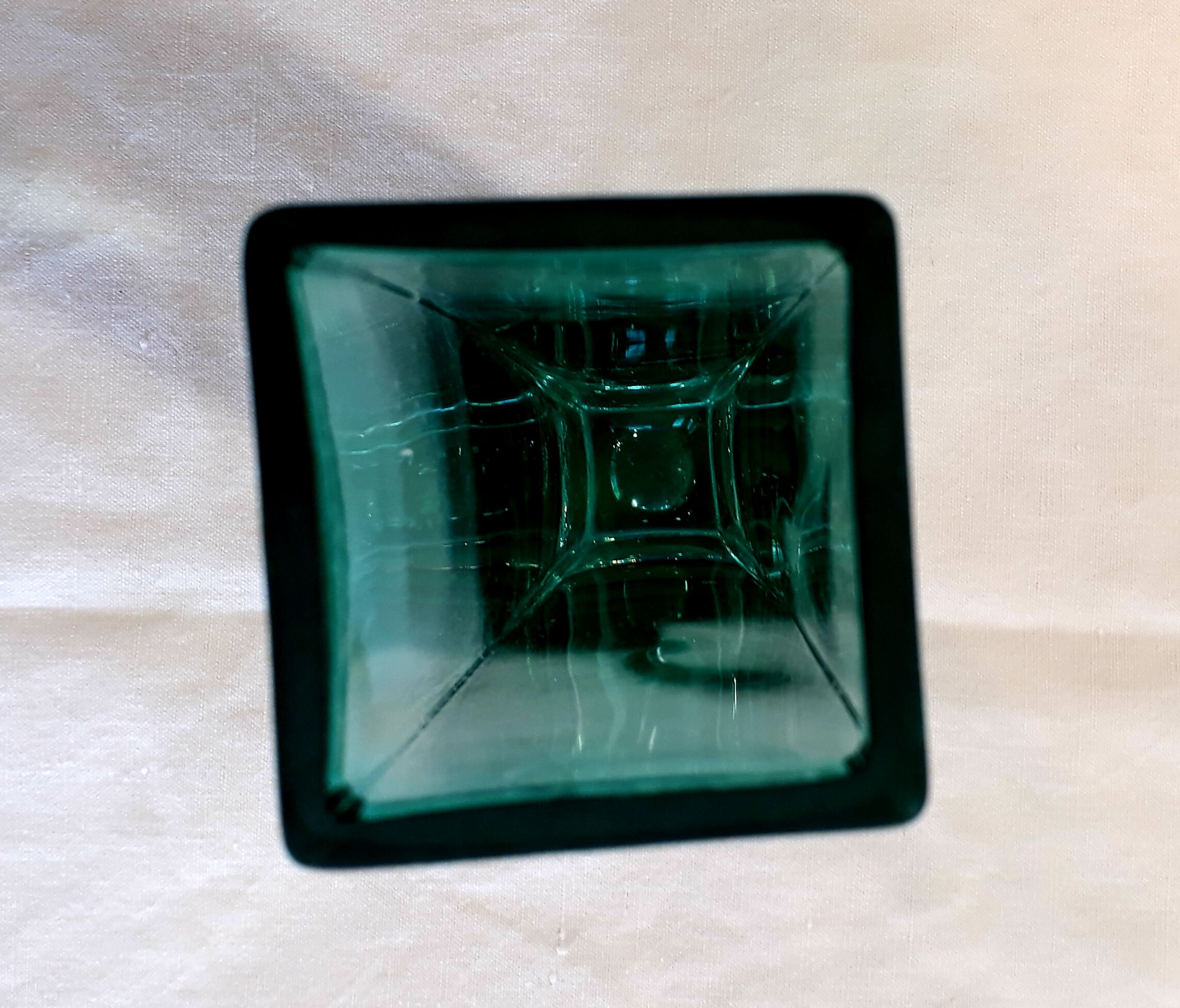 Green rectangle vase