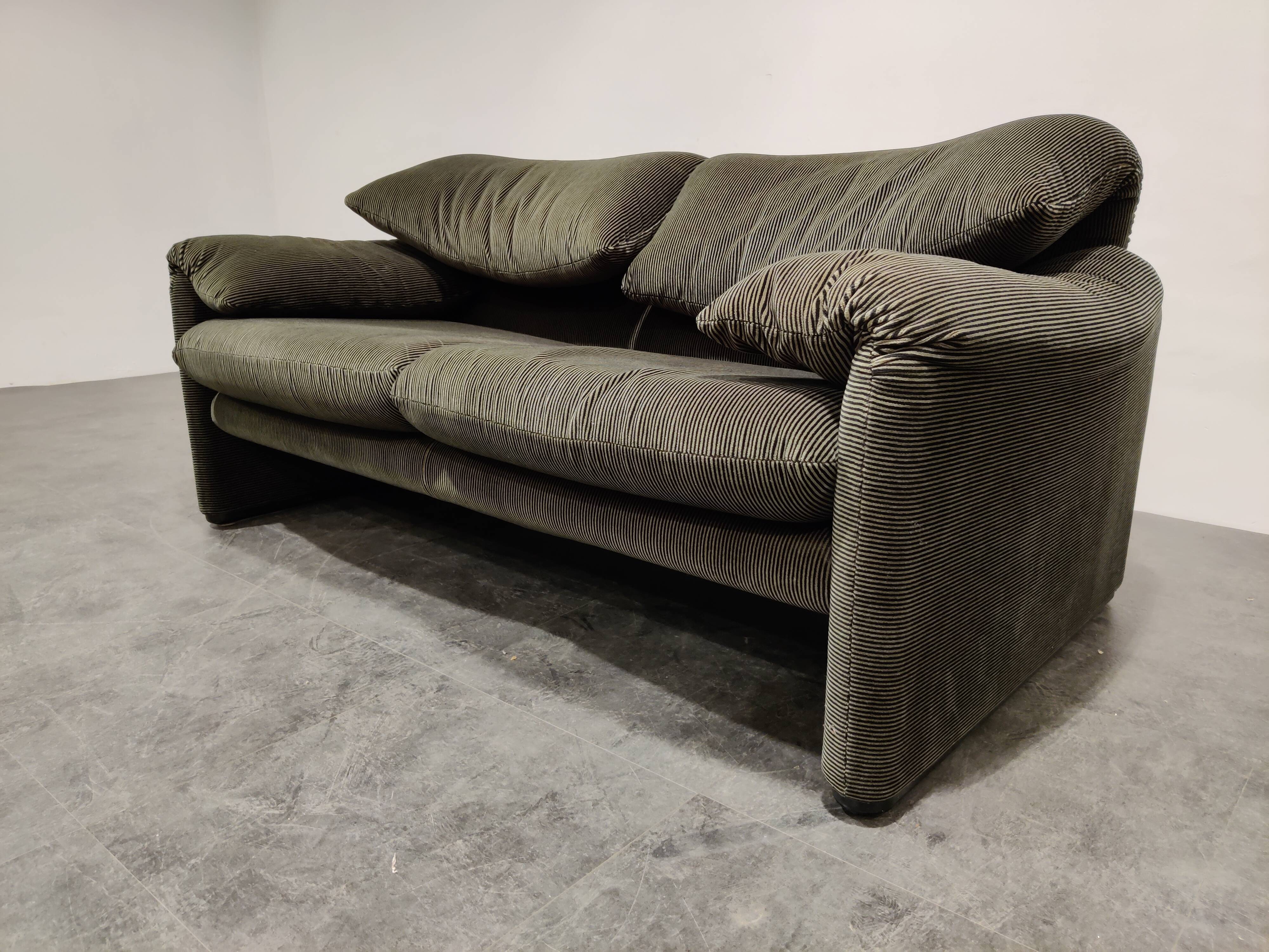 Maralunga sofa by Vico Magistretti for Cassina, 1973