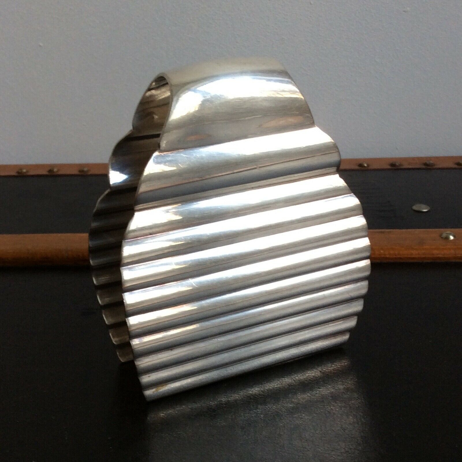 Luc lanel christofle asparagus clamp unduation silver metal art deco