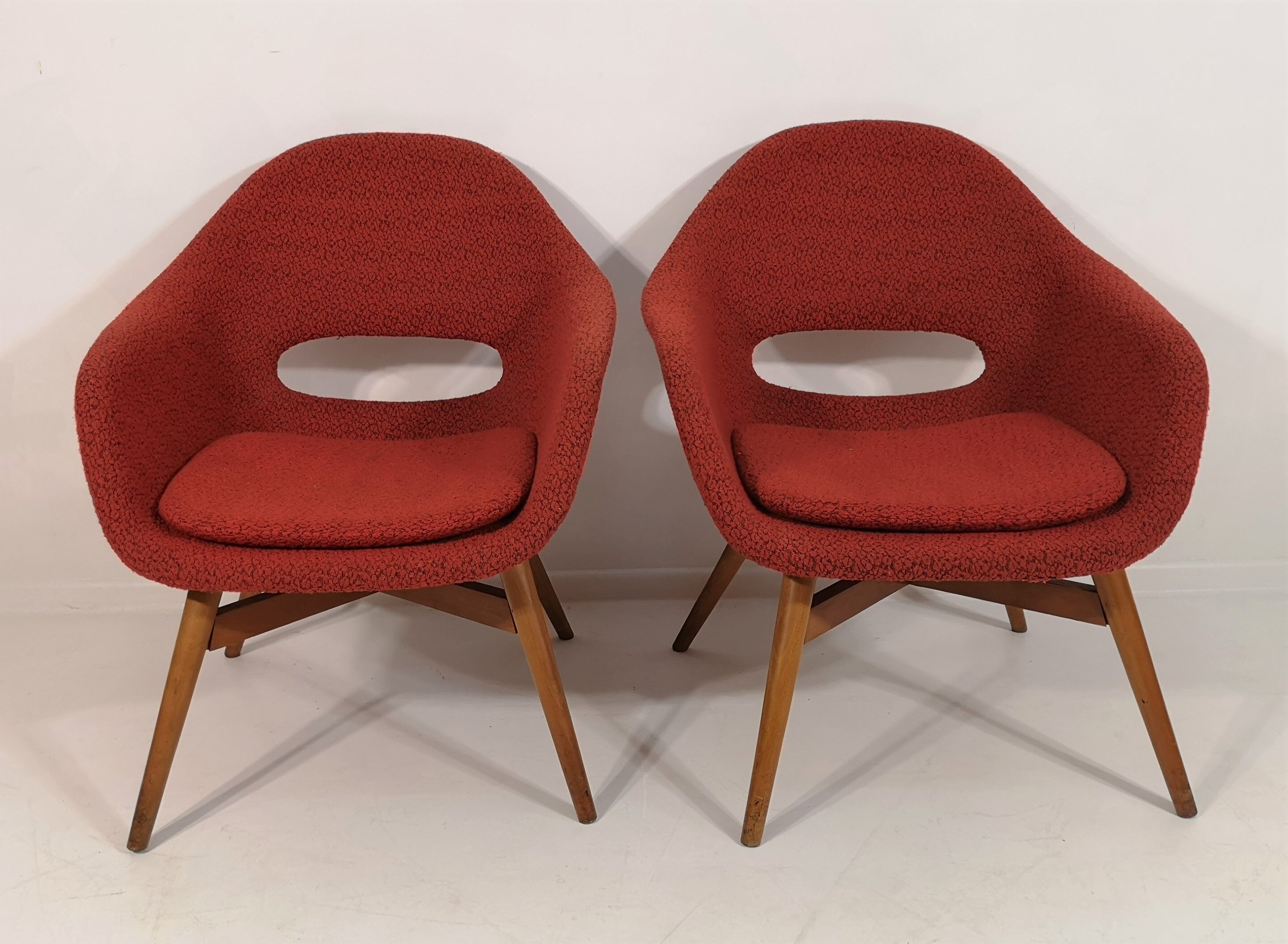 Ensemble de 2 fauteuils coque de Miroslav Navratil, années 1960