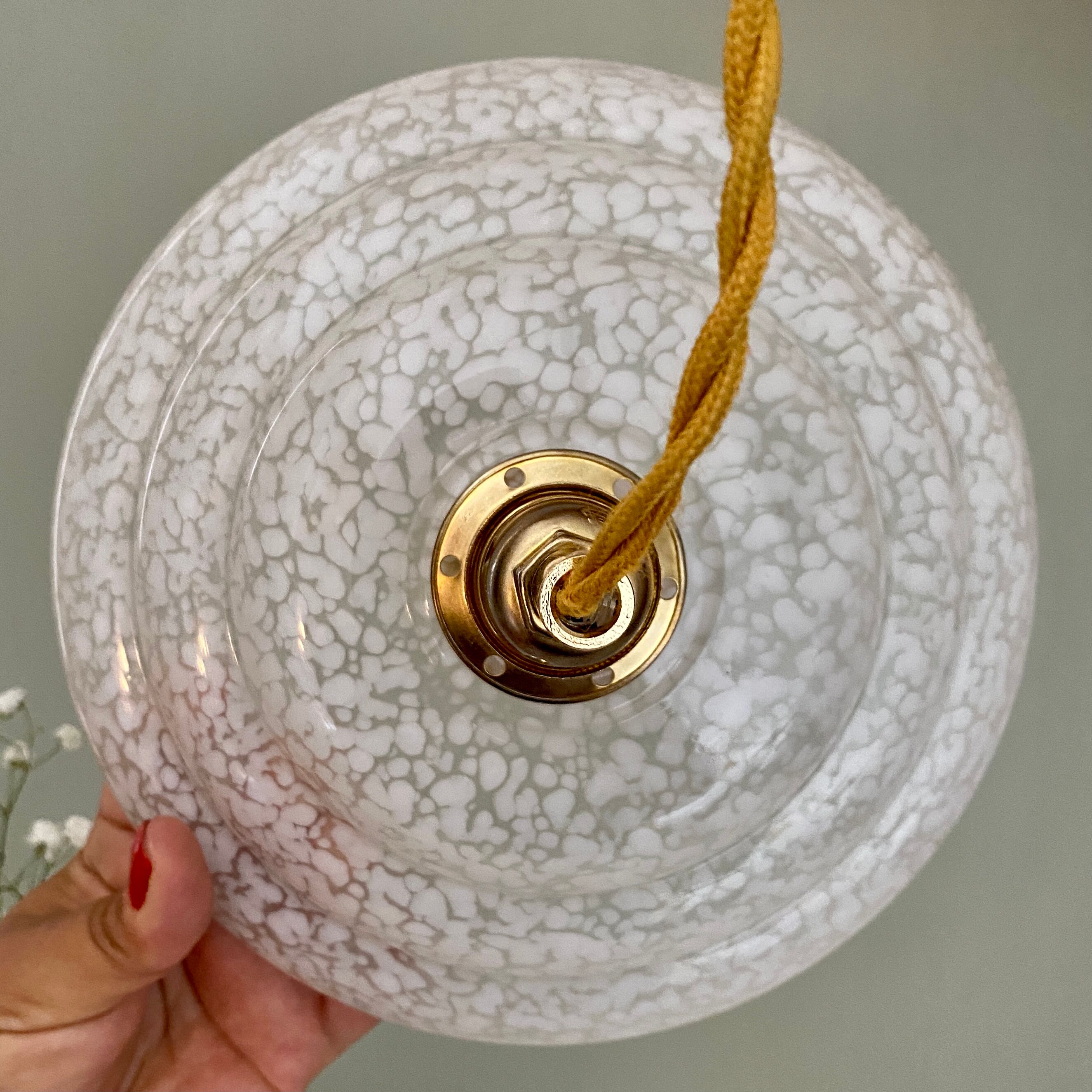Suspension vintage lampshade in white Clichy glass