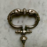 "Fish" handle