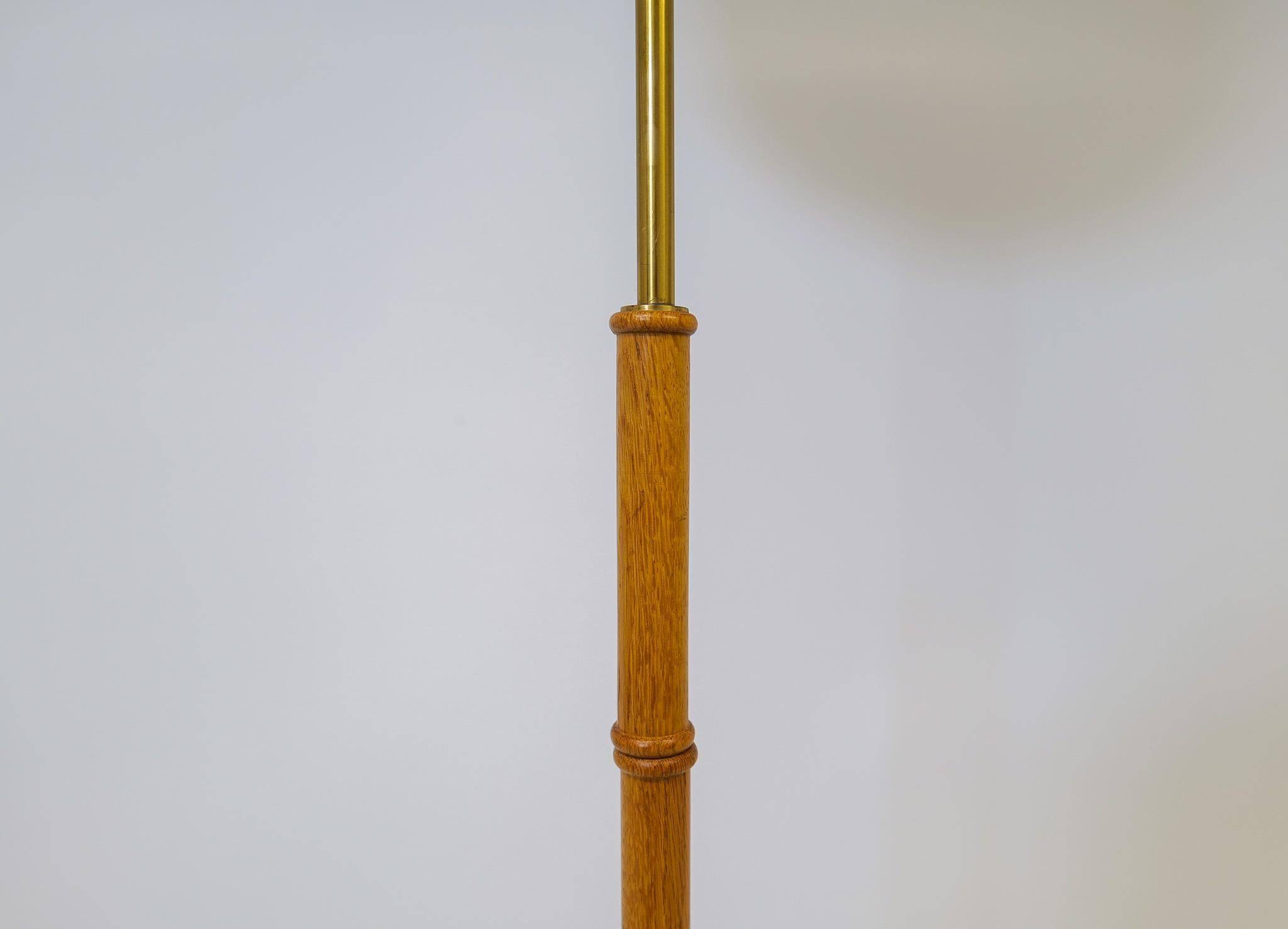 Mid-century floor lamp in brass and oak by Falkenbergs Belysning, Sweden, 1960s.