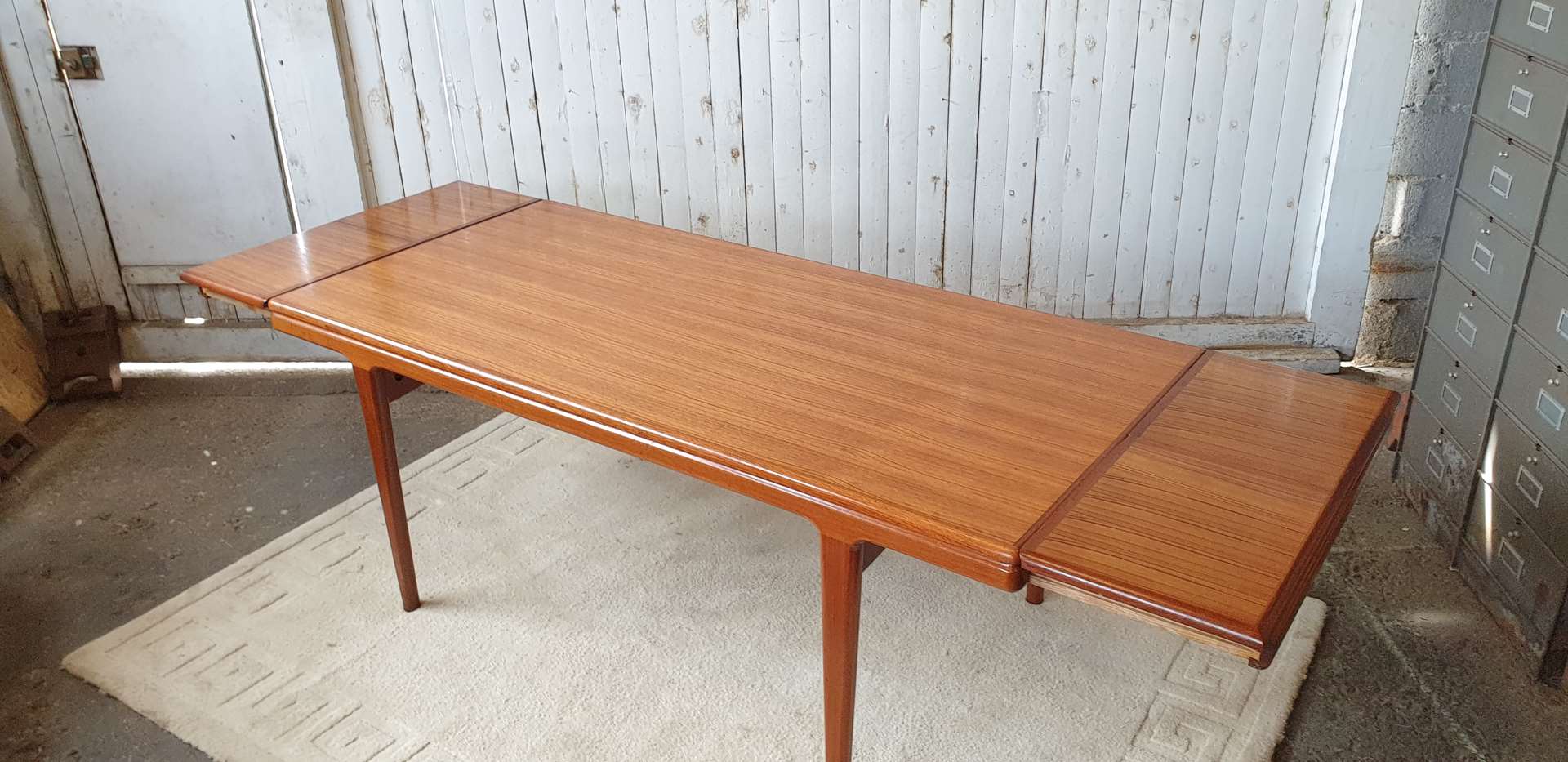 Table vintage en teck datant des années 60