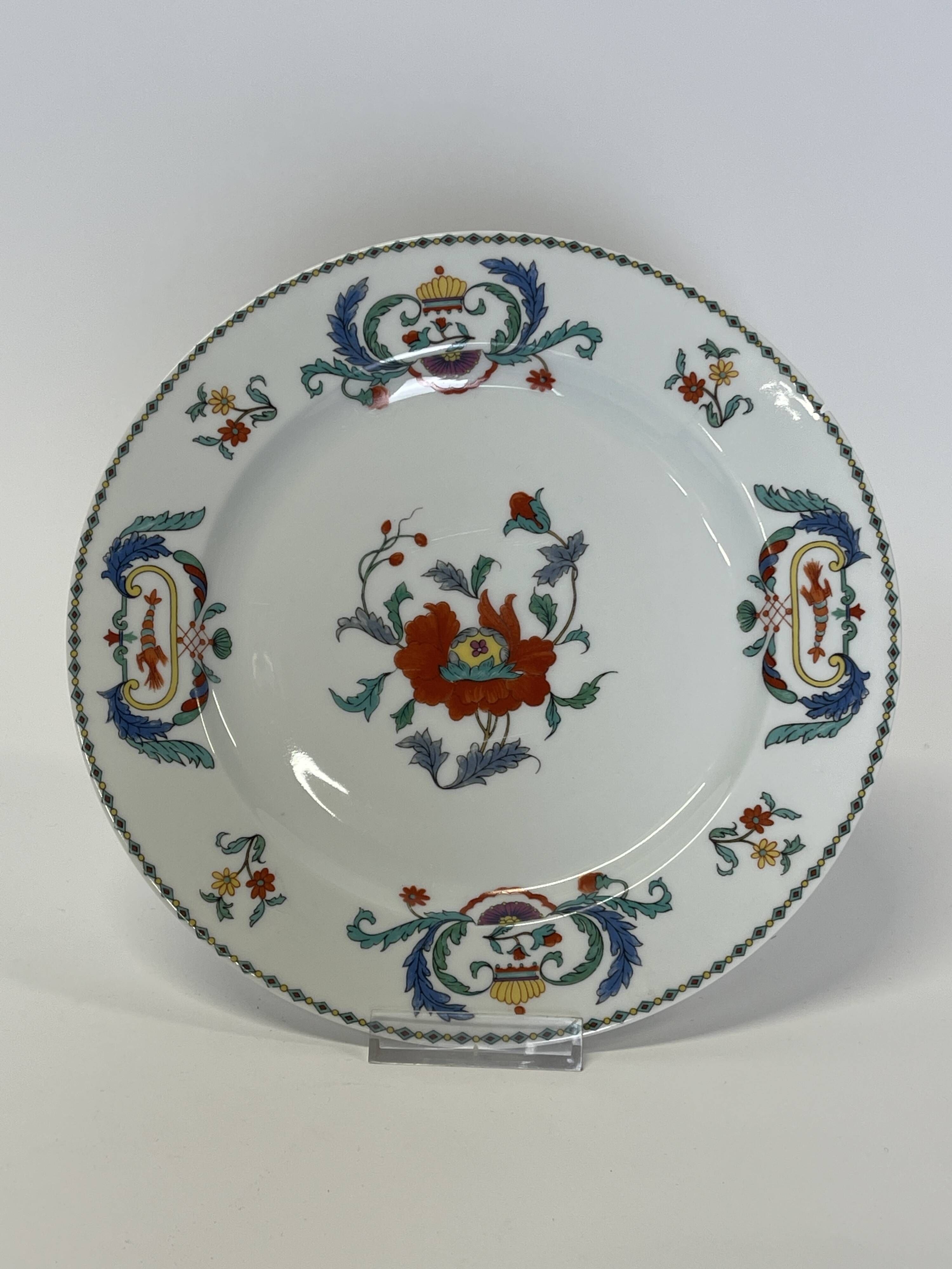 Set of 43 porcelain plates from Paris, Poppy decoration model.