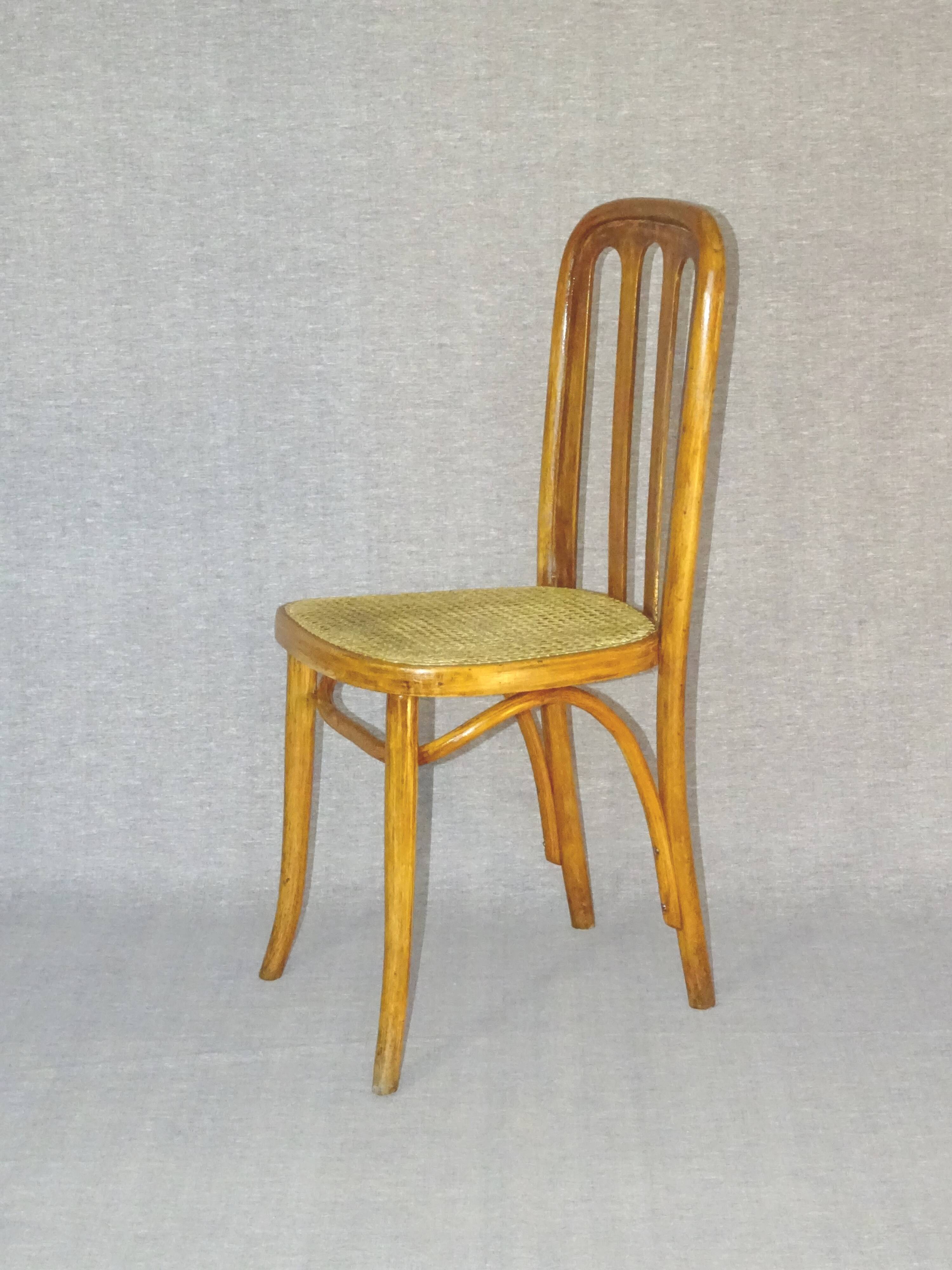 Chair Thonet N °391 XV of 1925 canned, walnut shade