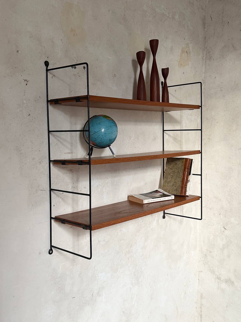 String Style Vintage Wire Wall-Mounted Bookshelf in Teak