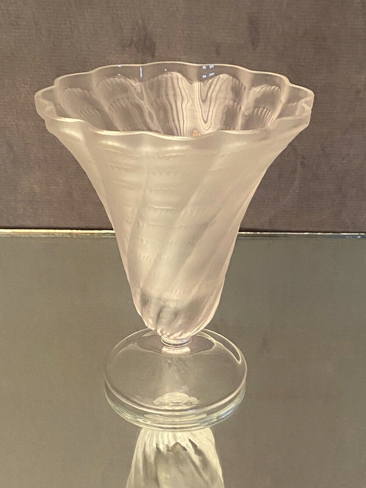Vase signed lalique
