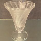 Vase signed lalique