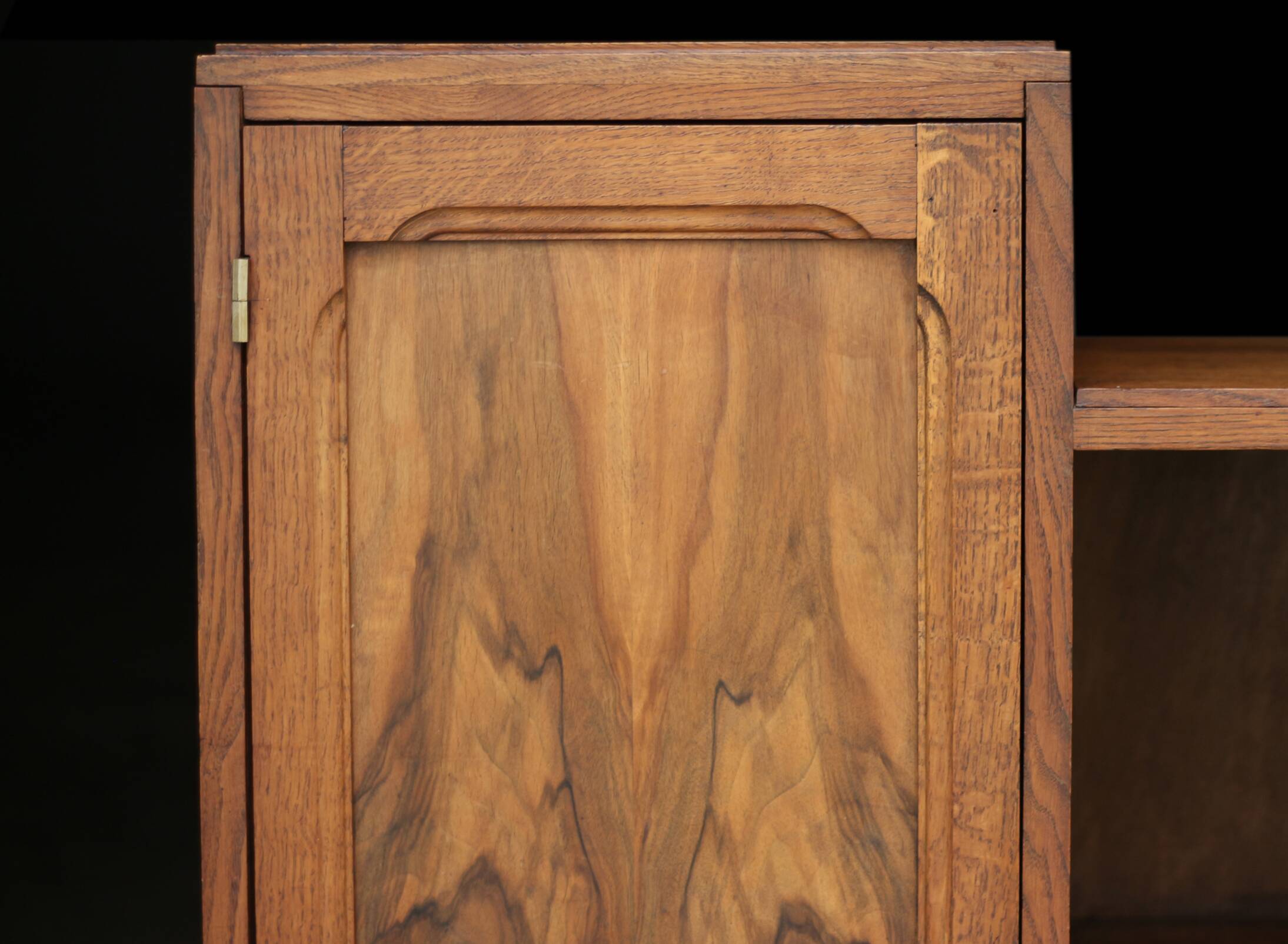 Art Deco sideboard in mahogany and mahogany burl. Splendid patina.