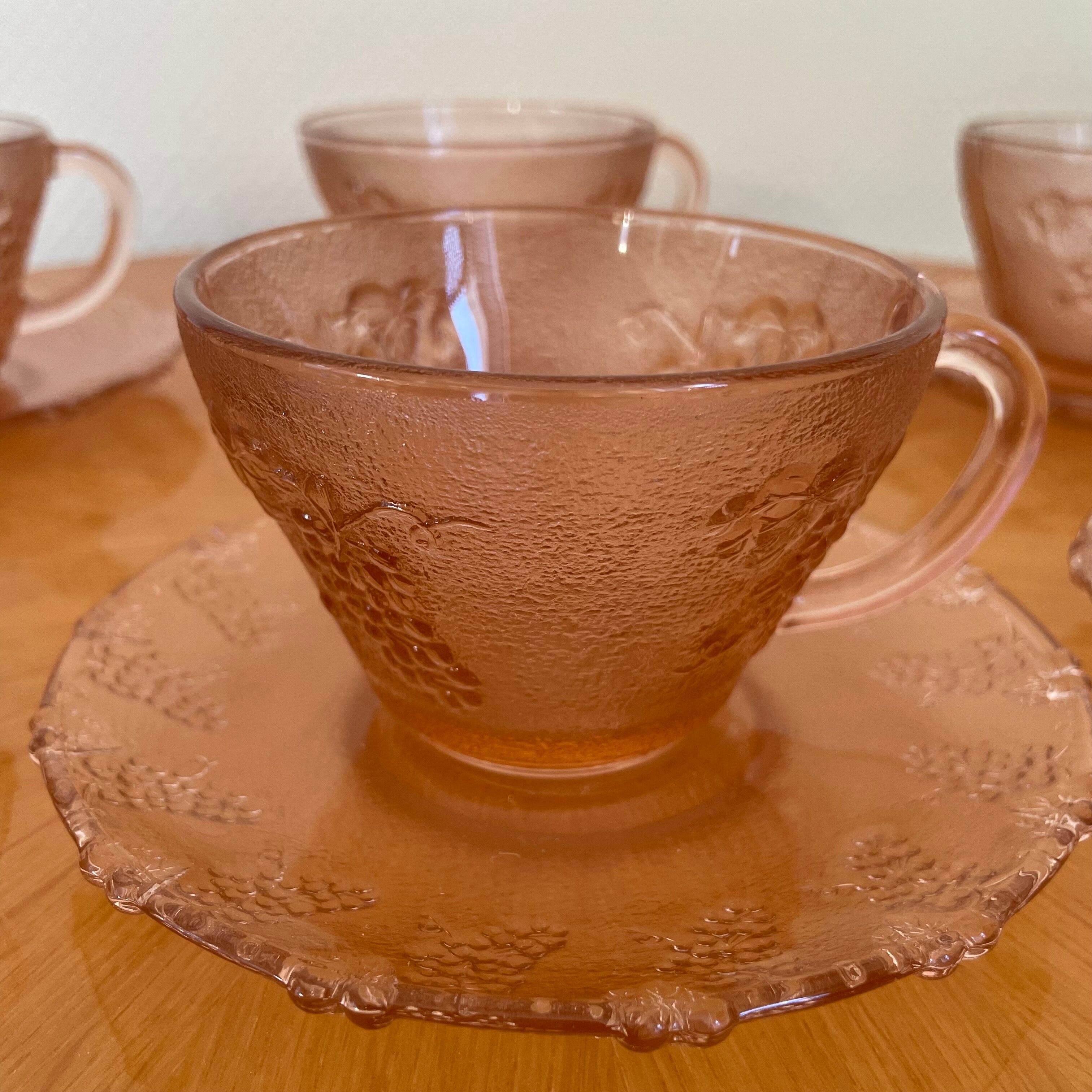 Coffee service of 6 cups in vintage pink glass