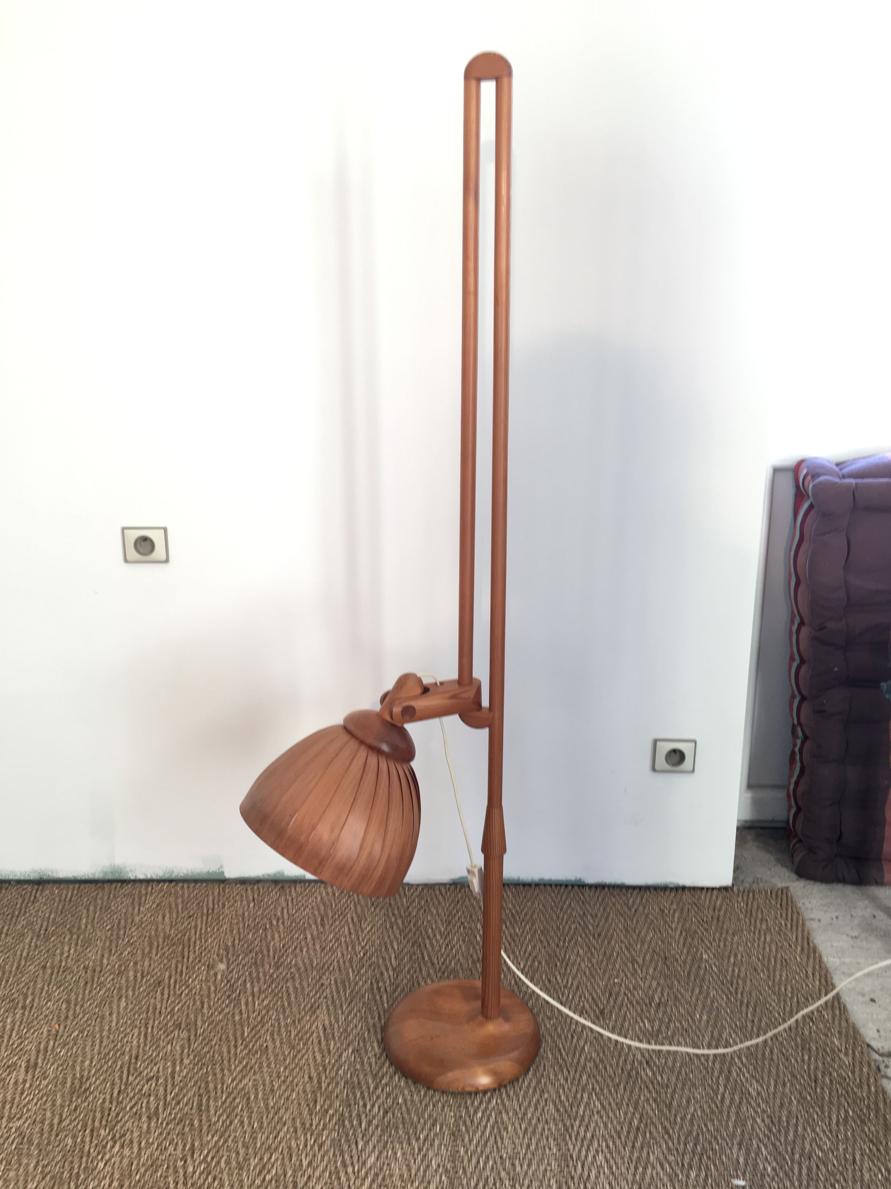 Vintage lamp 1960 wood goes up and down