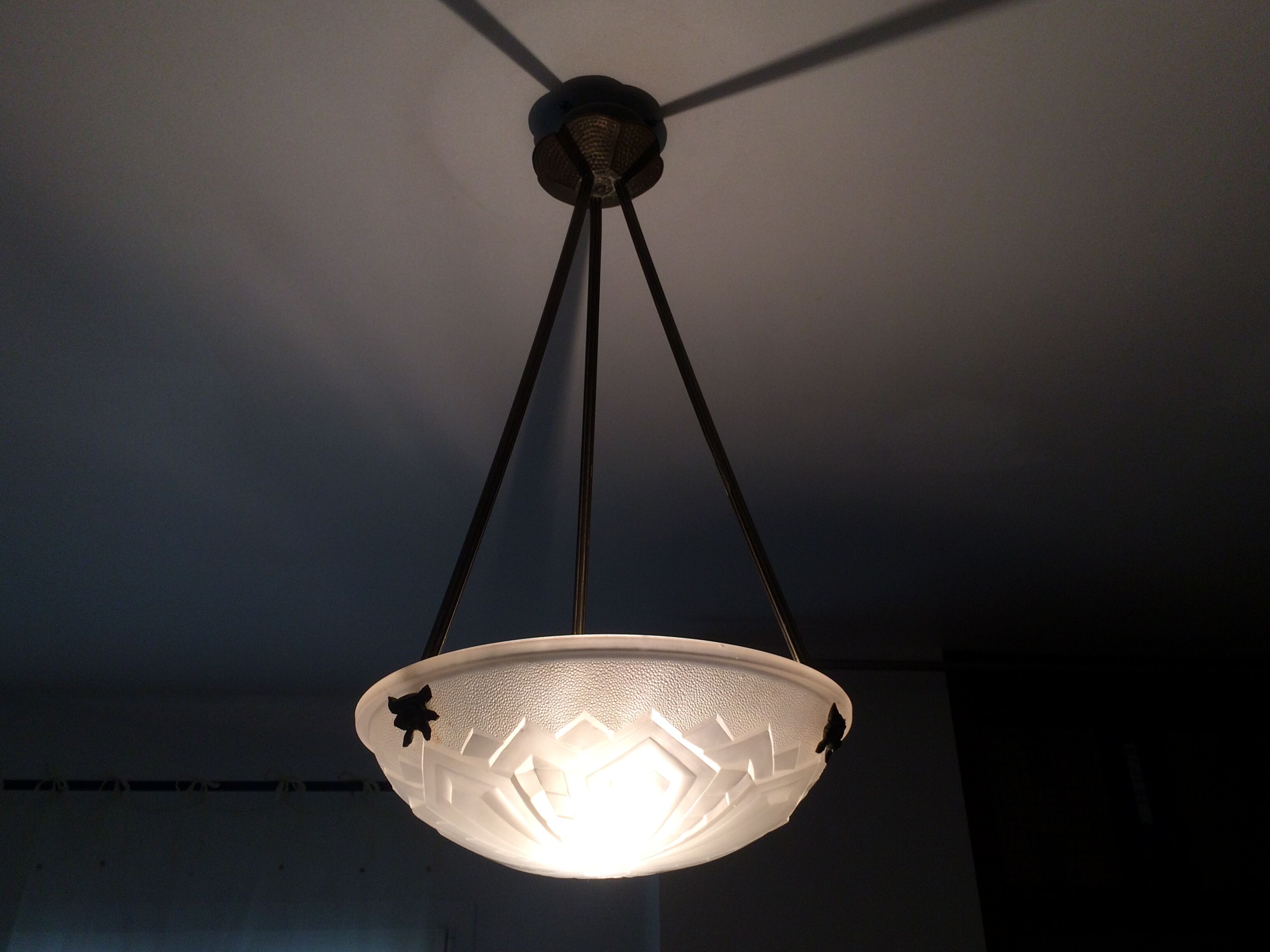 Suspension art deco en bronze vasque signée « des hanots »