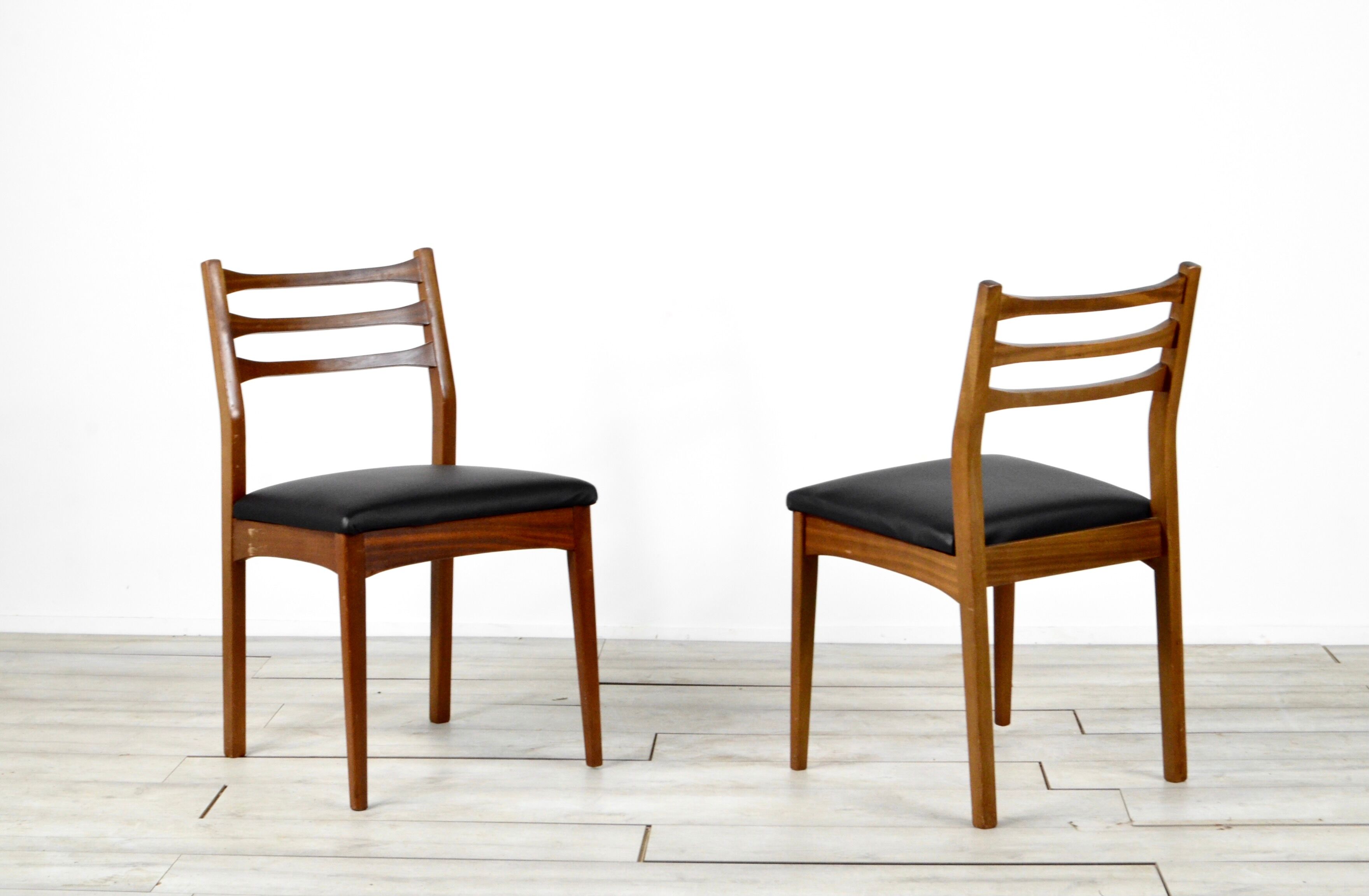 Set of 4 midcentury 'meredew' teak chairs