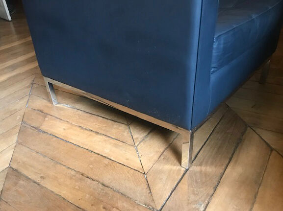 Paire de fauteuils en cuir noir