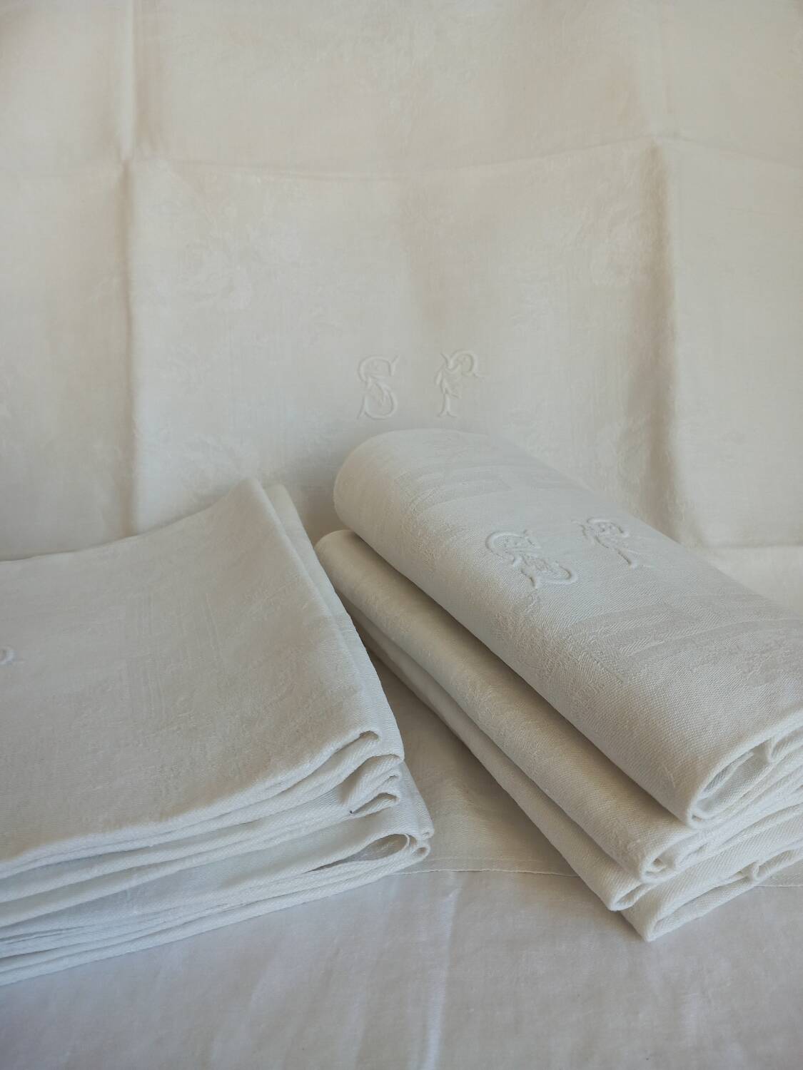 12 antique damask monogrammed napkins, 19th century