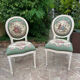 Paire de chaises médaillon