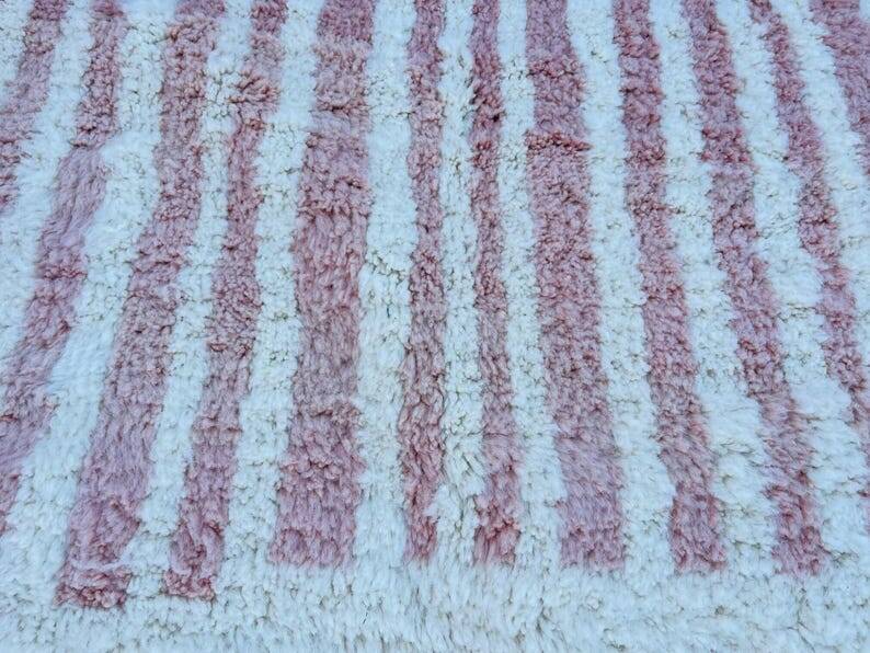 Pure wool handwoven traditional rug size 145/255 cm