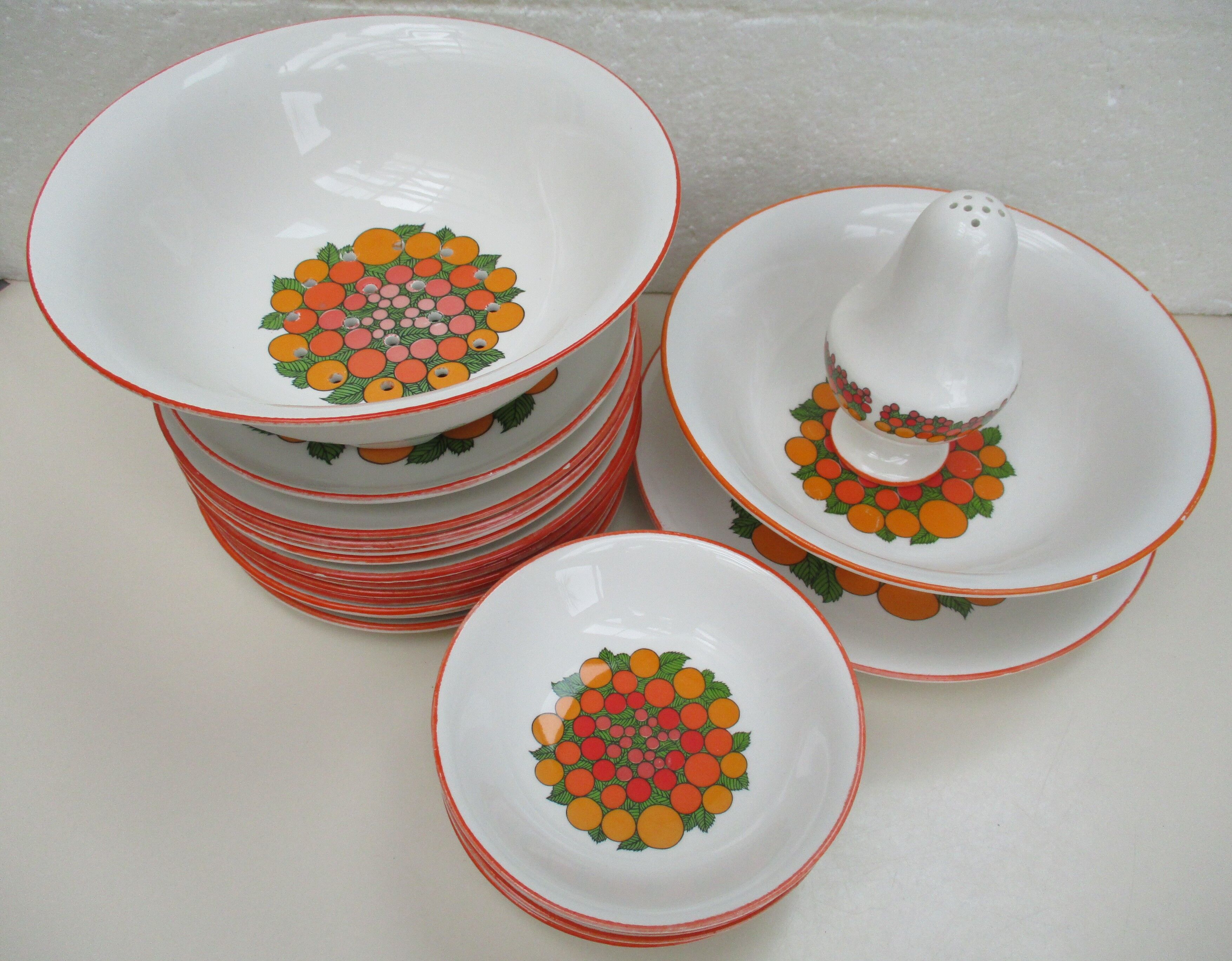 Gien ceramic "desserts" service - fruit, cake, cream