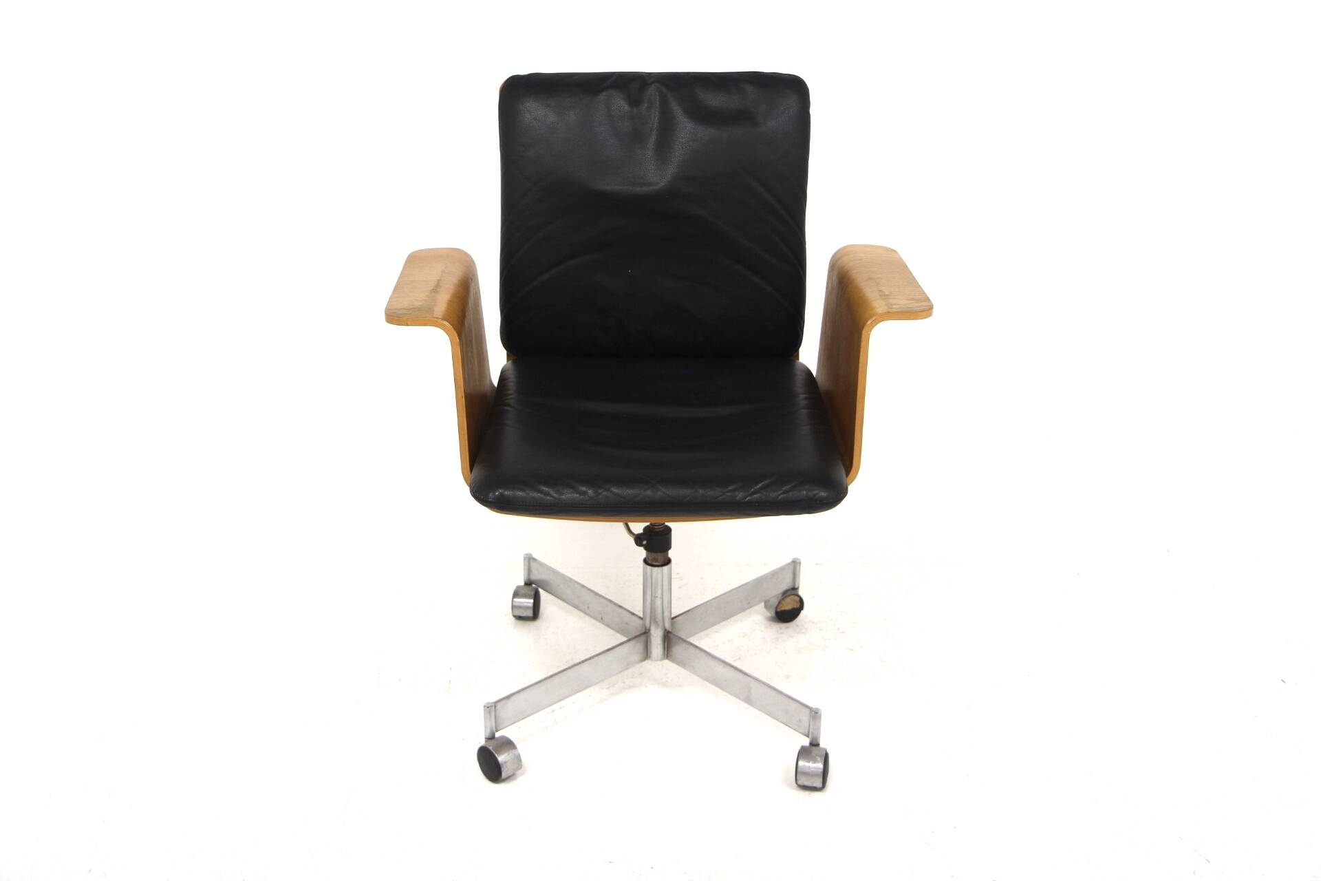 Scandinavian rotating leather armchair, Swivel, Sweden, 1970