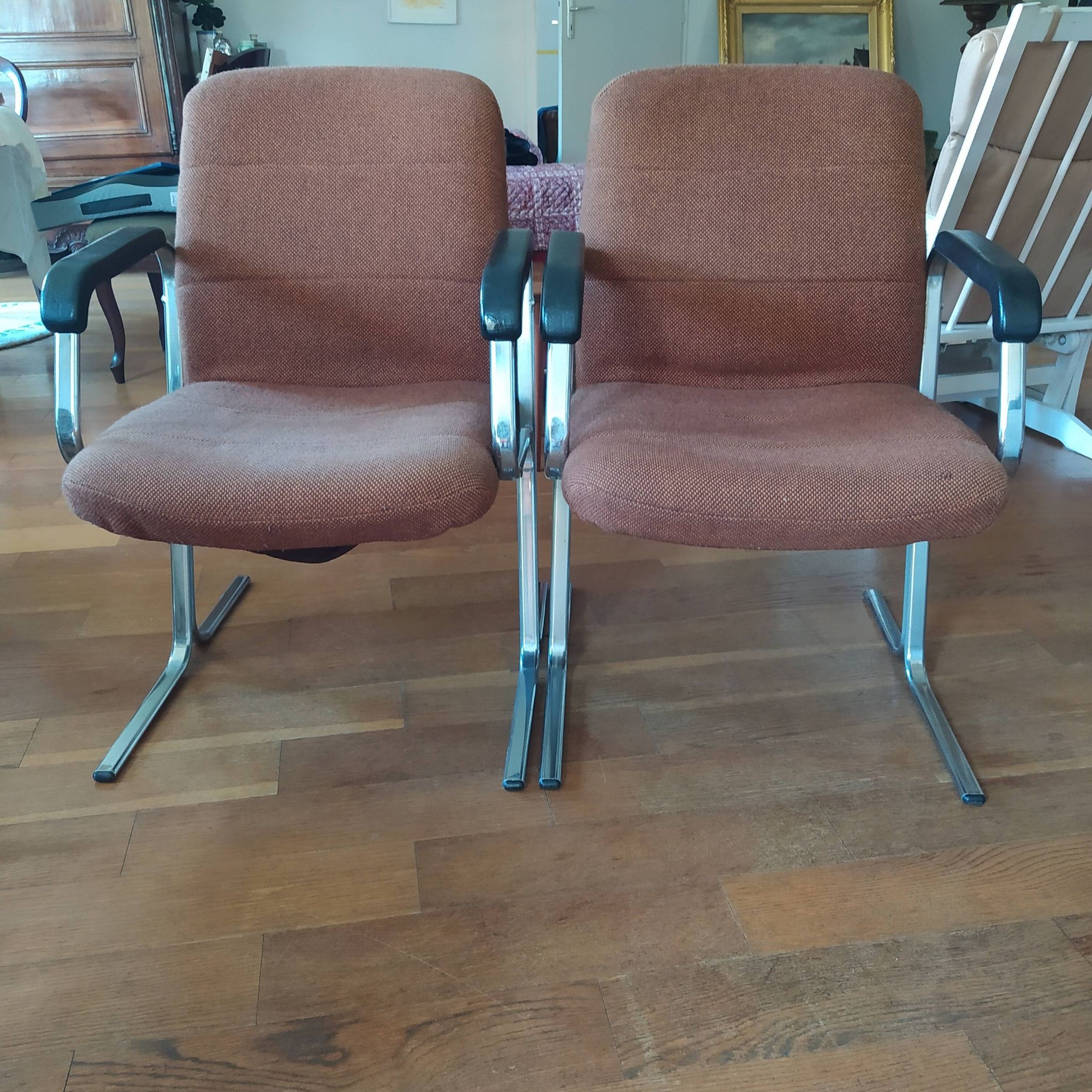 pair of 1970s modernist design armchairs in tweed fabric