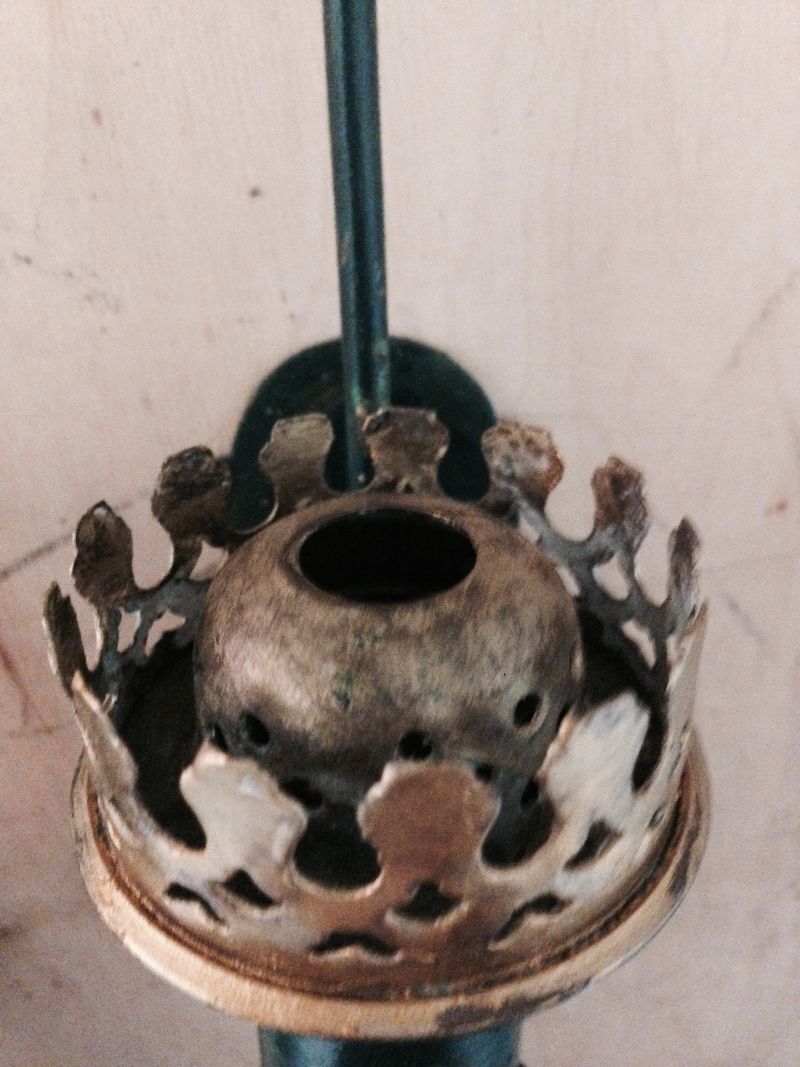 Paire d'appliques en tôle système à ressort et bougie Jamais électrifié. Epoque Victorienne.