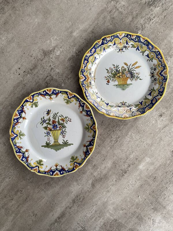 Lot de 2 assiettes décoratives en faïence de Desvres
