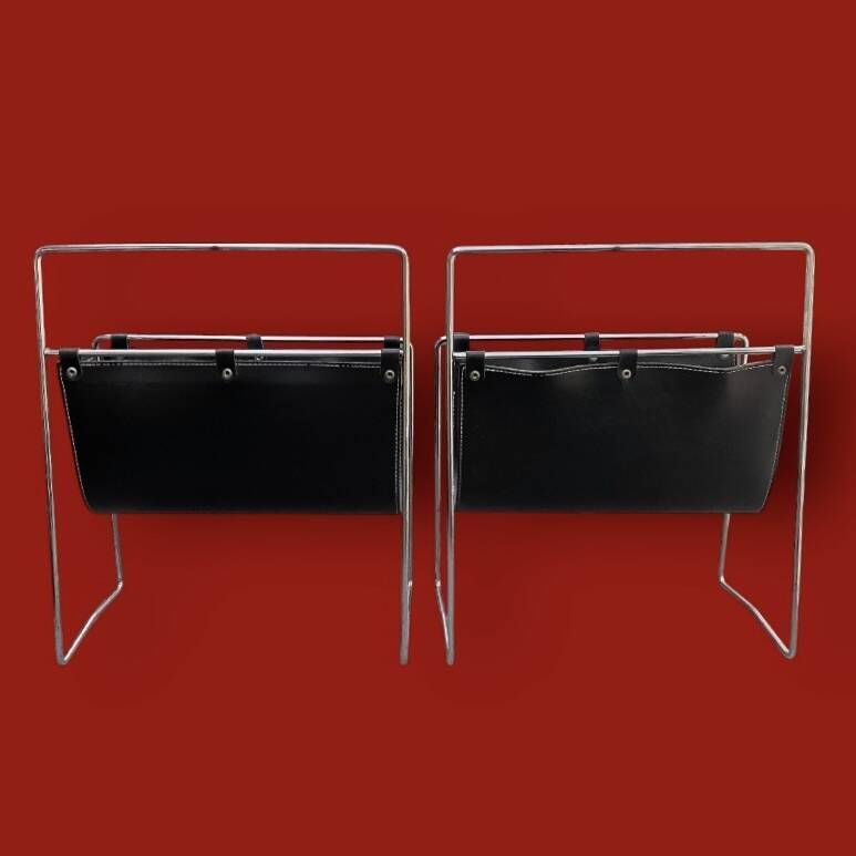 Pair of magazine racks in chromed metal and black leatherette, 1970s