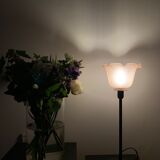 Lampe à poser avec globe en verre strié rose poudré