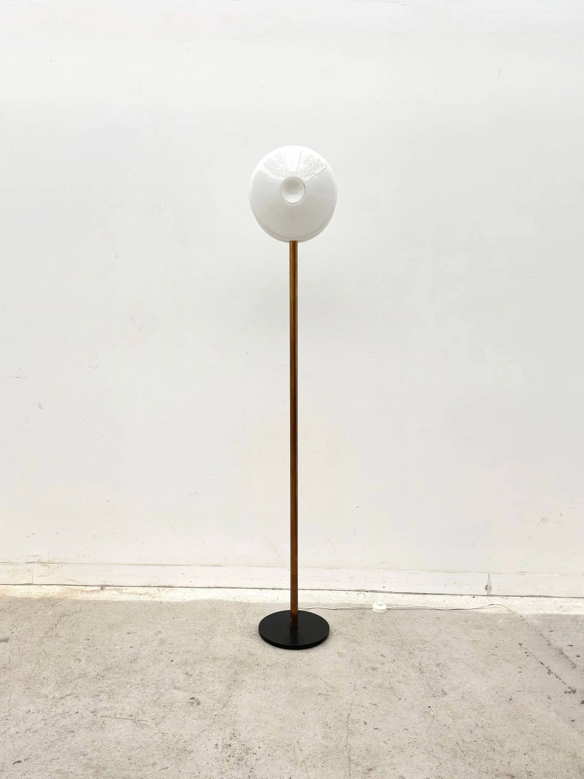 Floor lamp by De Majo in Murano glass and brass, Italy 1960.