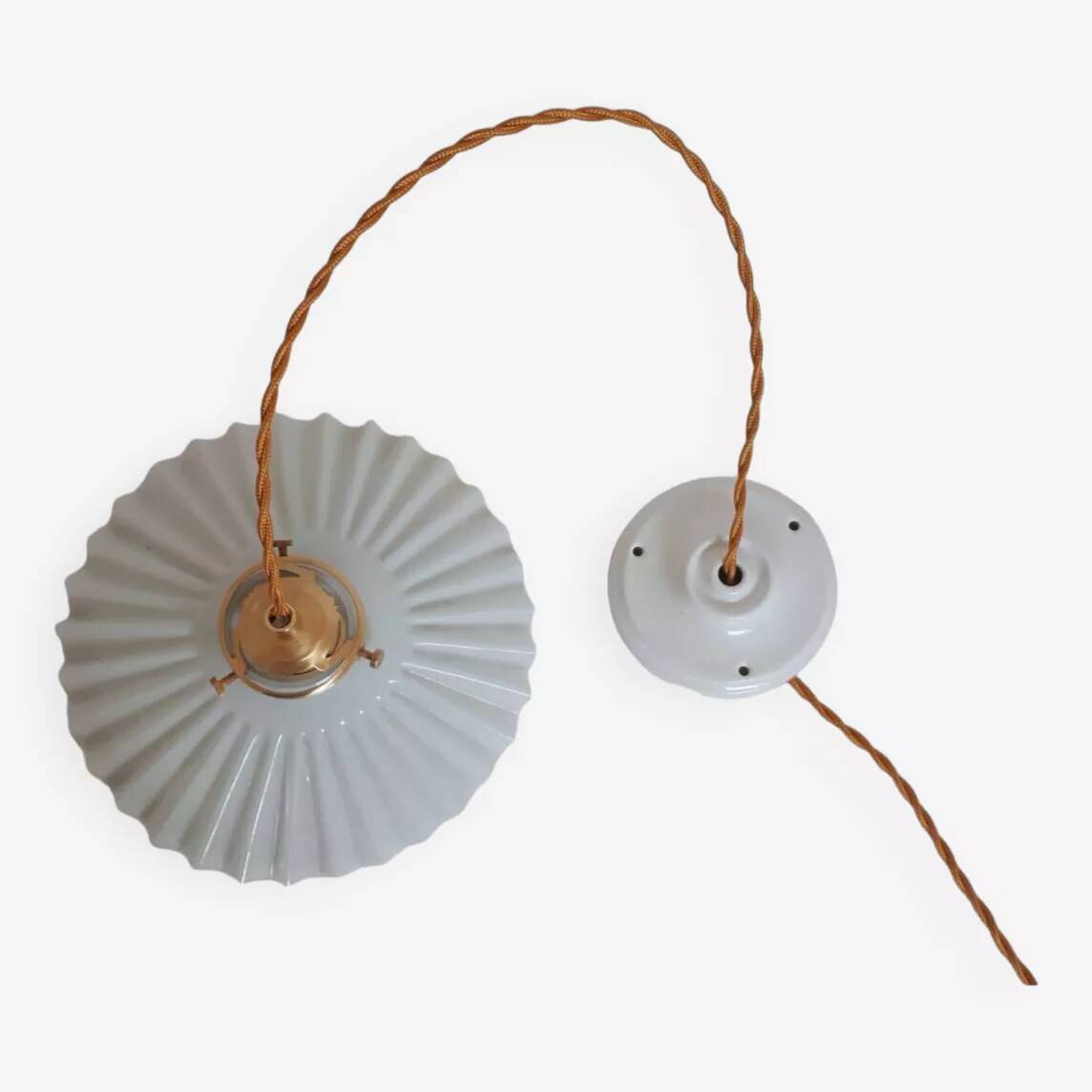 Suspension abat-jour vintage en opaline blanche gaufrée striée - 1960