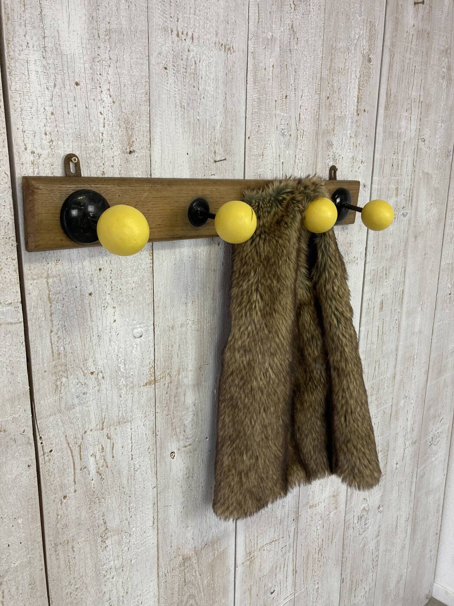 Bistro coat hook