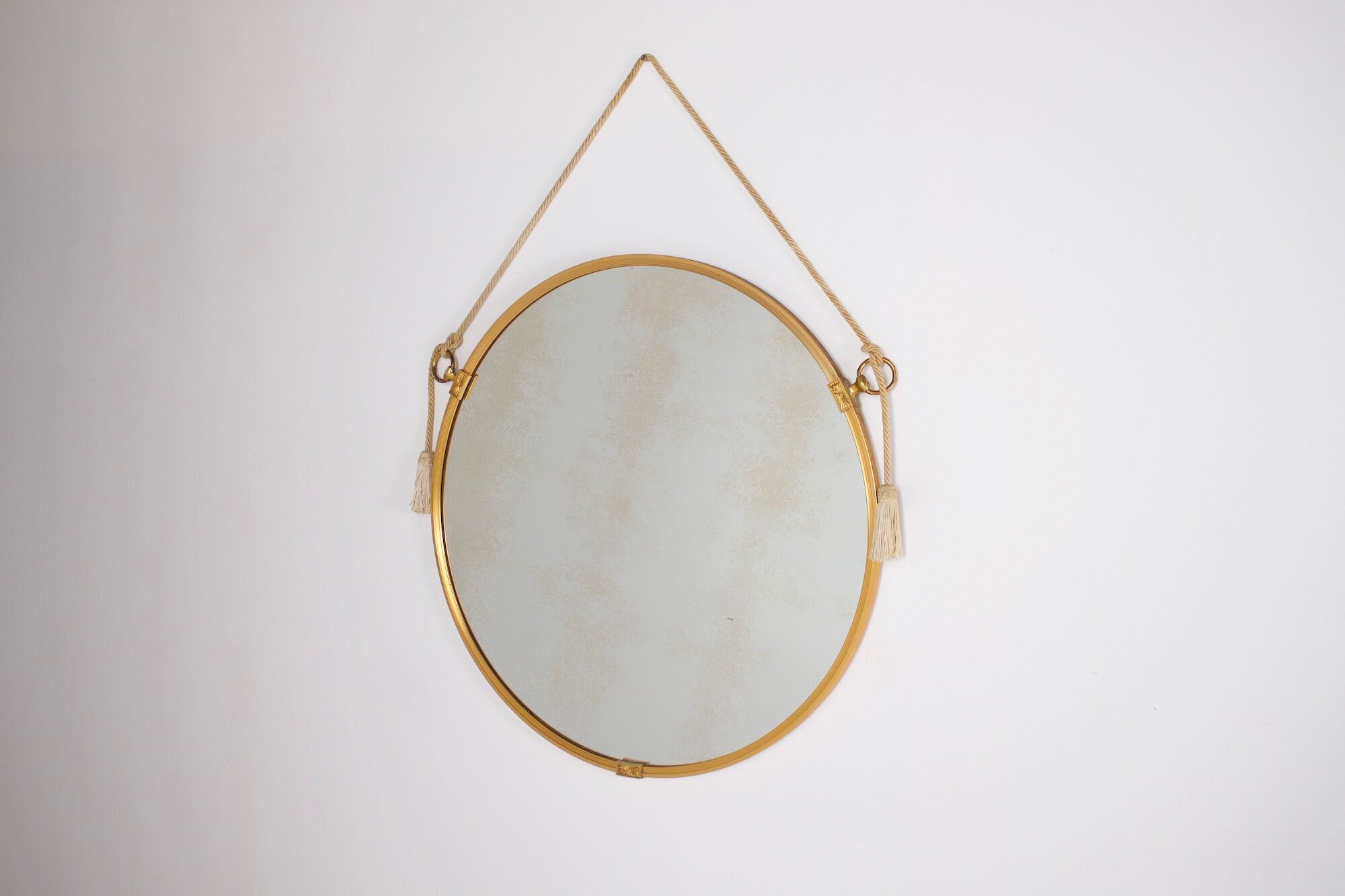 Hanging mirror in gilded brass